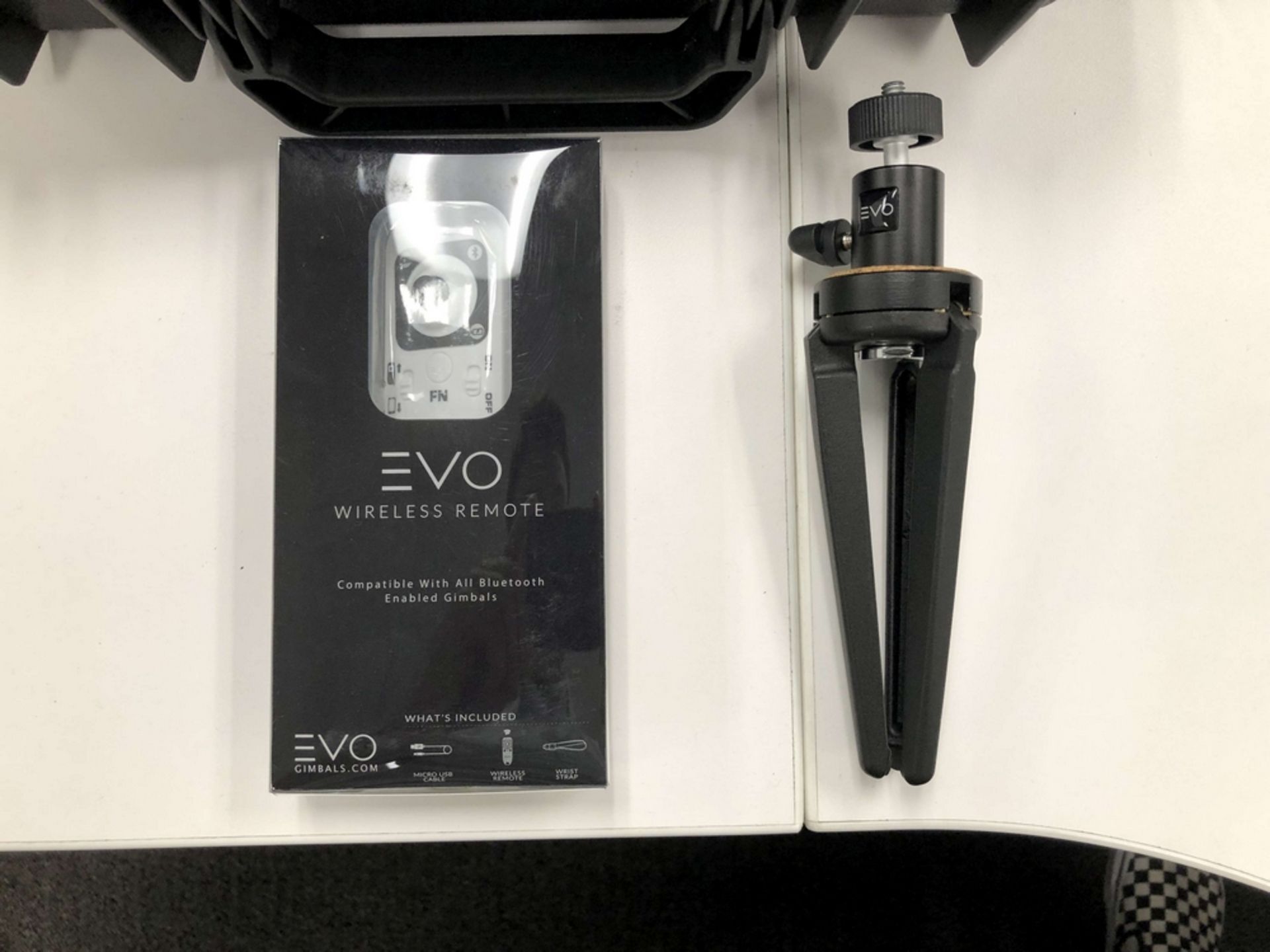 EVO Rage Gen.2 3-Axis Handheld Gimball for Mirrorless Cameras, EVO Wireless Remote - Image 3 of 4