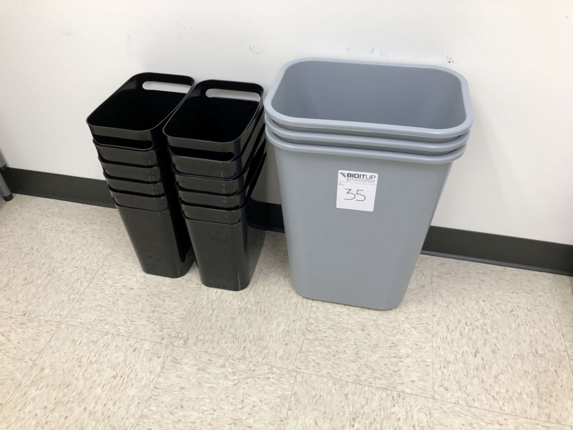 (10) Small Plastic Trash Bins [Black] & (4) Plastic Trash Bins [Grey]