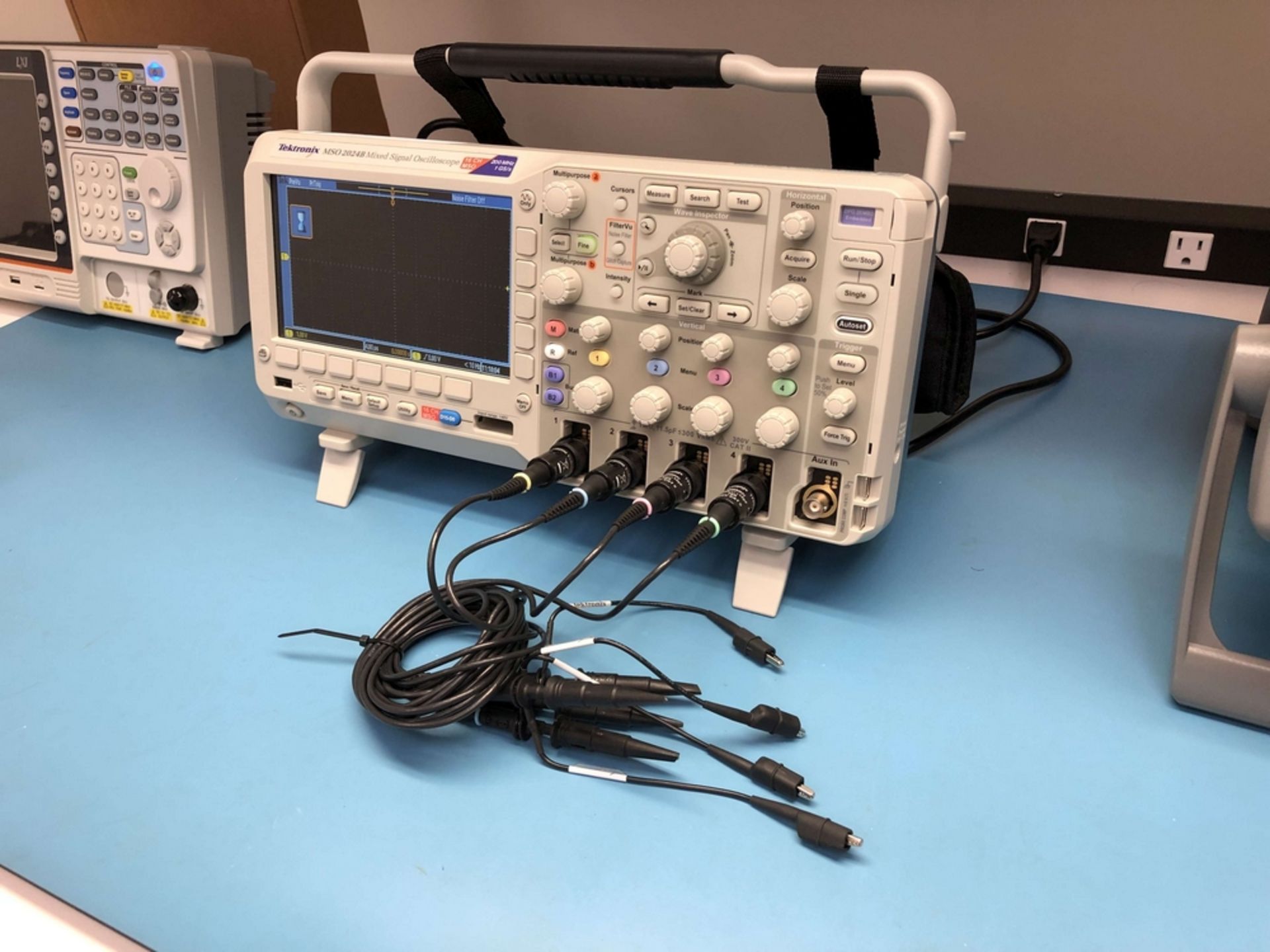 Tektronix MSO2024B Mixed Signal Oscilloscope, 200 MHz, 1 GS/s, 4+16-Channel, (4) TPP0200 Passive - Image 6 of 10