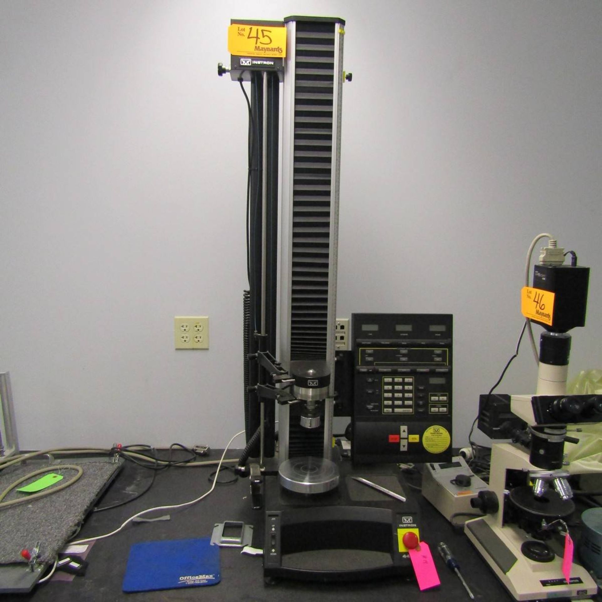 Instron 4444 Hardness Tester