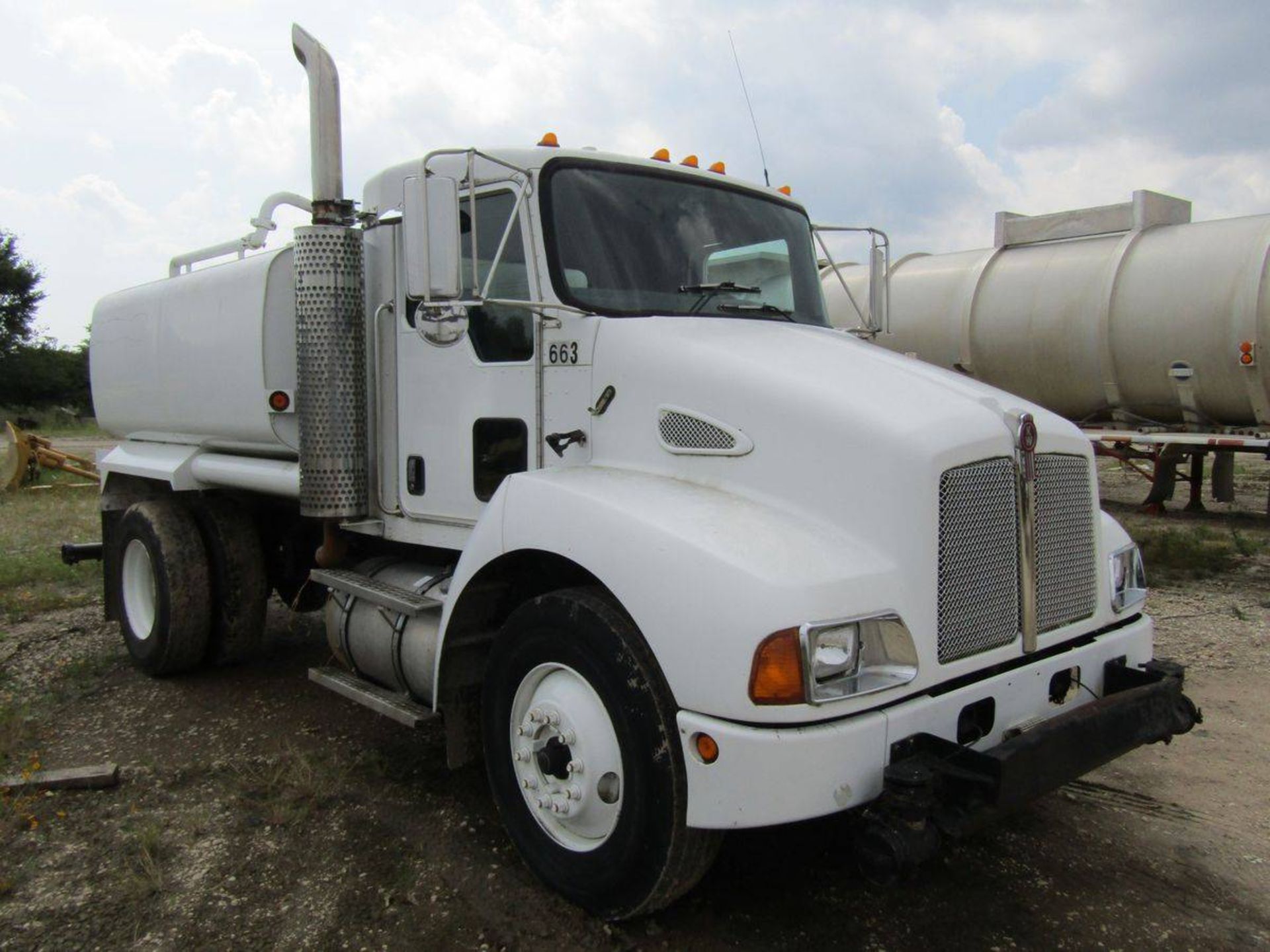 2006 Kenworth T300 Water Truck - Image 2 of 14