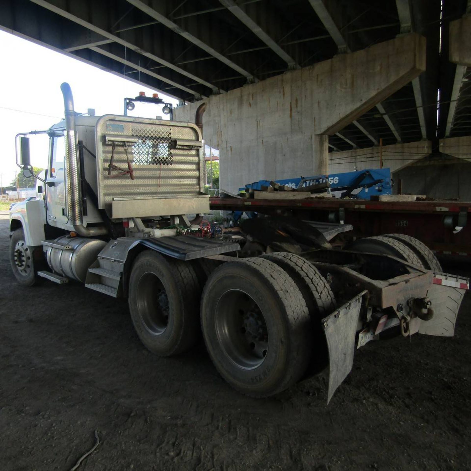 2008 Mack CHU613 Tractor Truck - Image 4 of 11