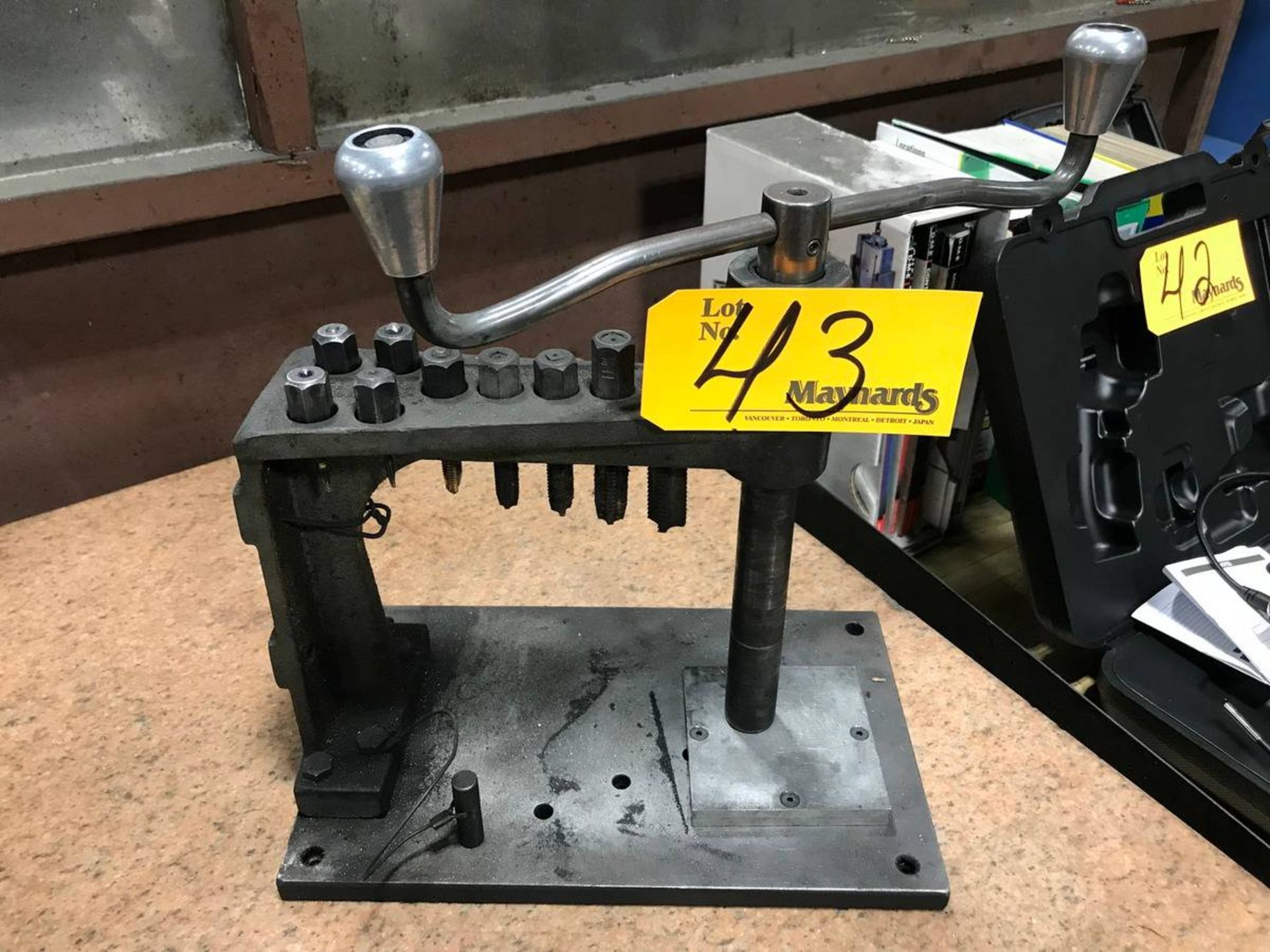 E-Z Tapper Hand Tapper Tapping Guide Machine