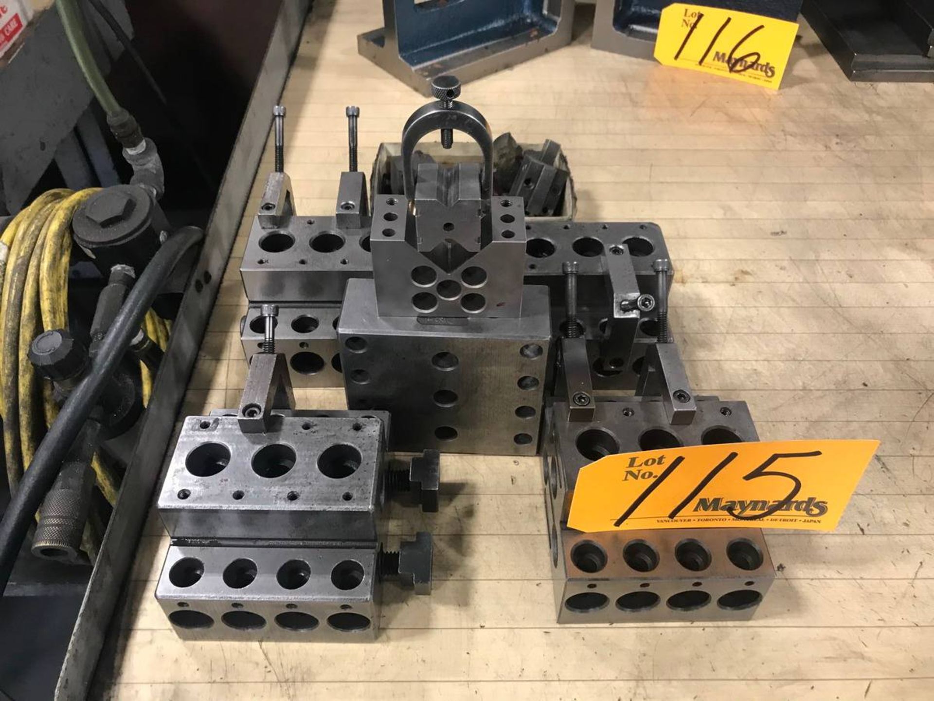 Assorted Sizes Angle Plates And V- Bars