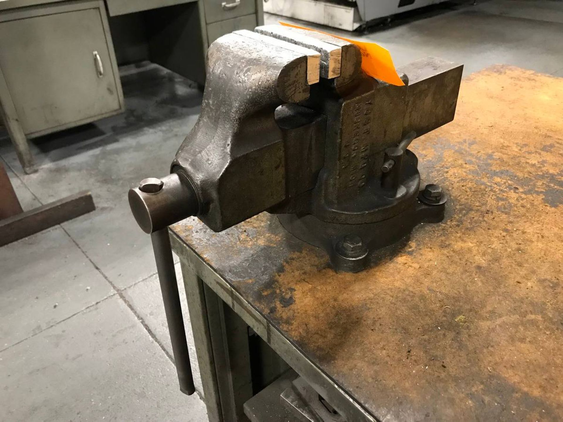 Yost 4'' Jaw Round Channel Bench Vise, - Image 2 of 2