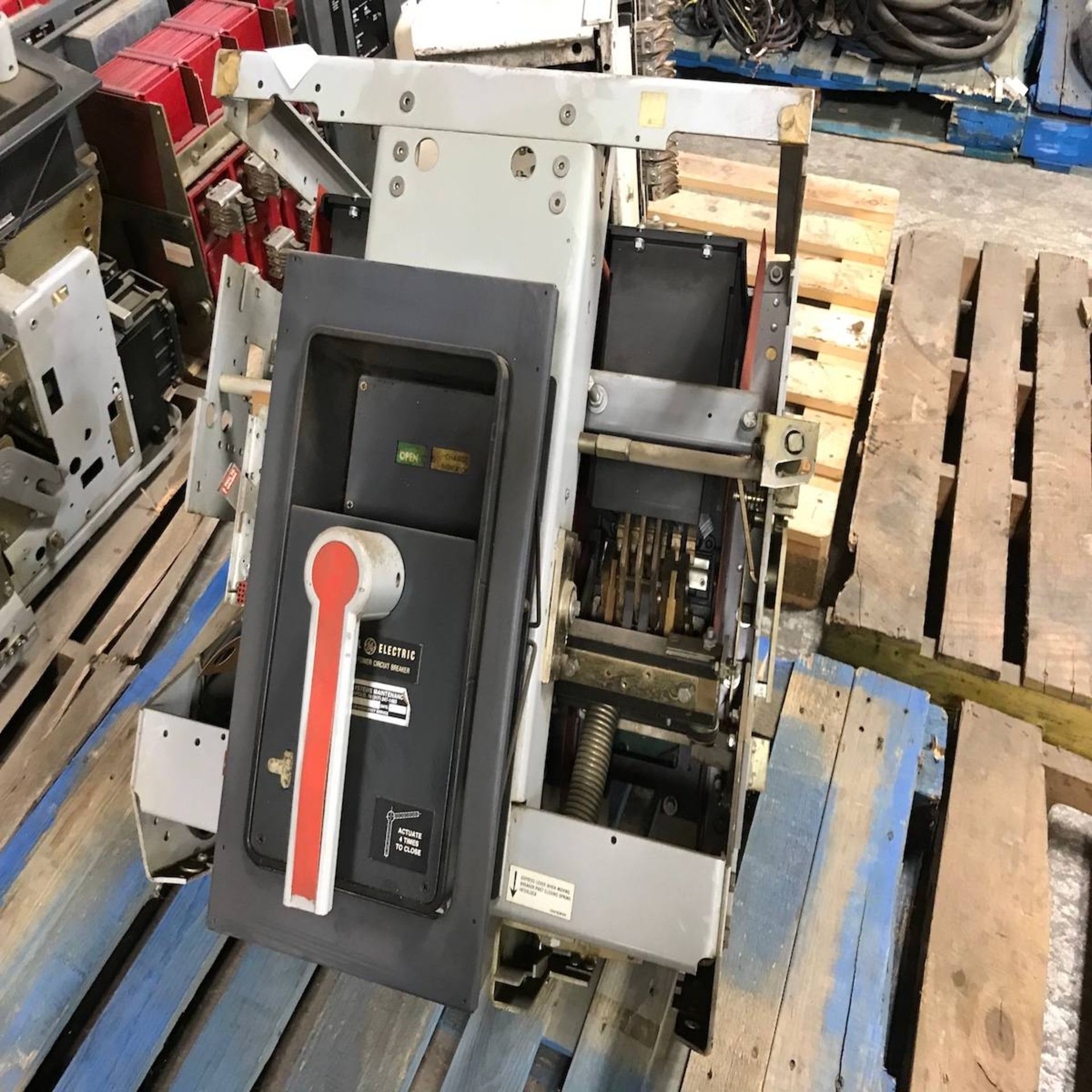 General Electric AKR-7D-75 Low Voltage Power Circuit Breaker