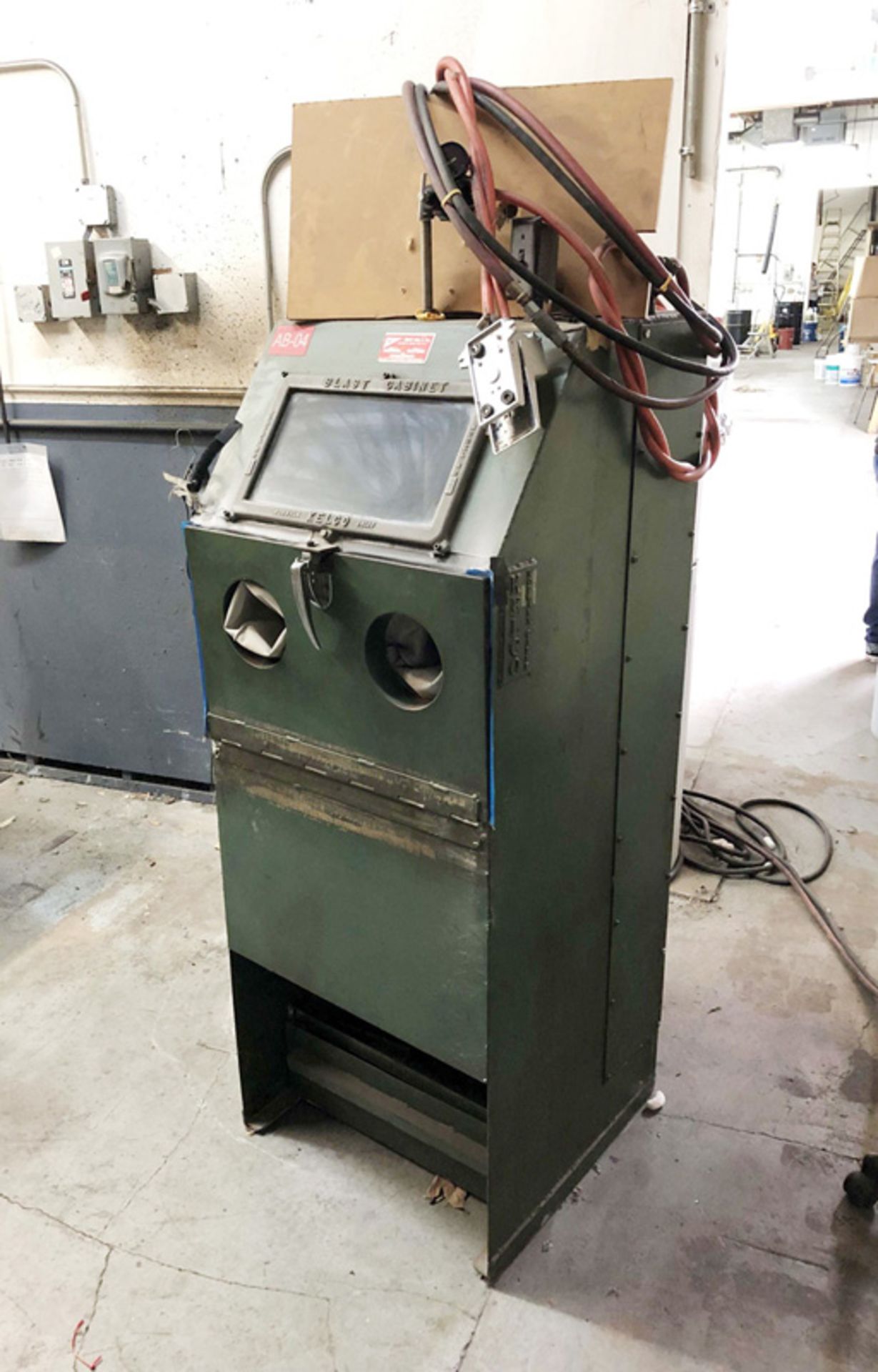 Kelco Syphon Type Blast Cabinet | 24" x 14" x 18", Located In: Huntington Park, CA - 8597HP