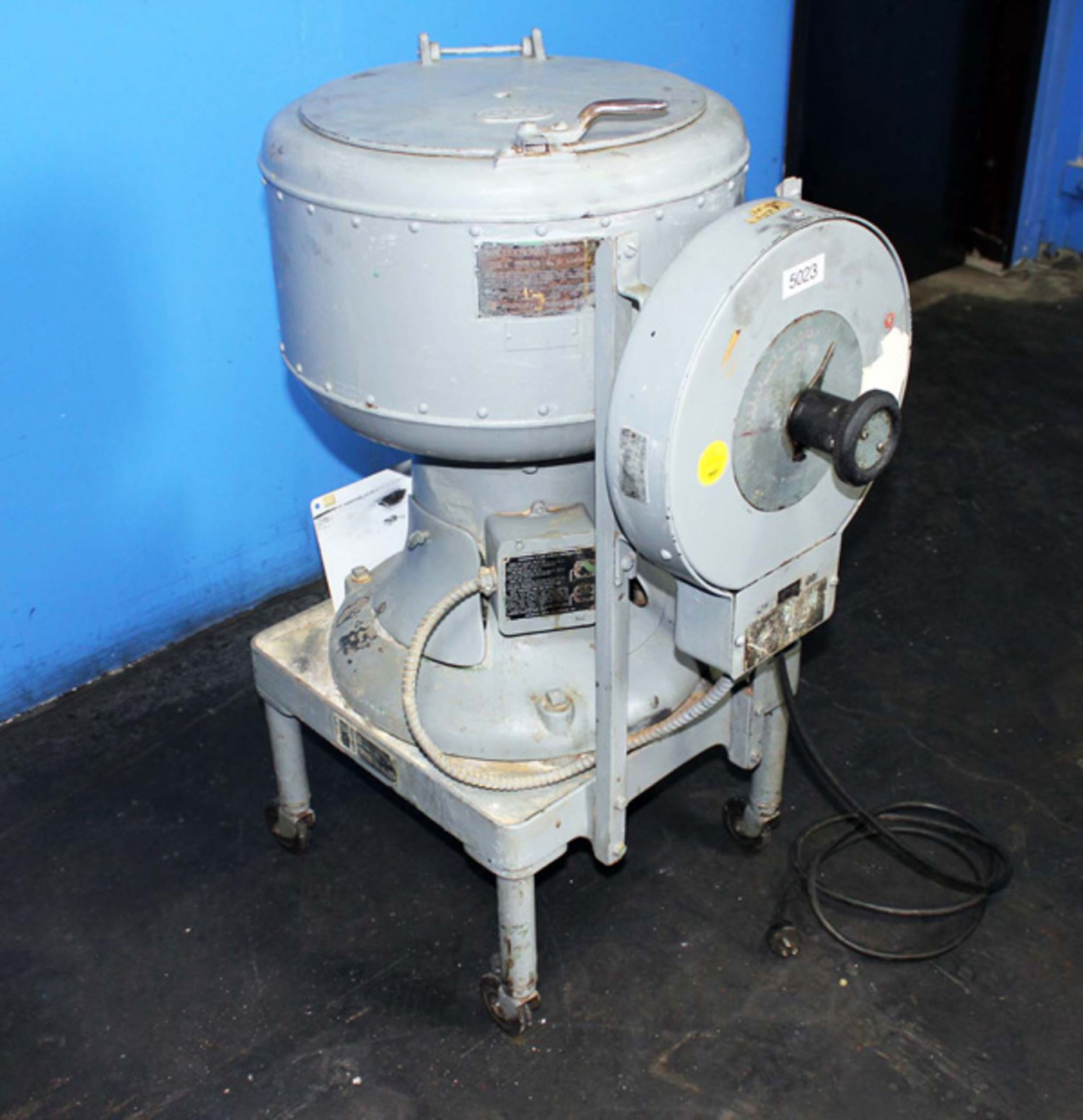 International Centrifuge | 1 Litre, Located In: Huntington Park, CA - 5023 - Image 3 of 4