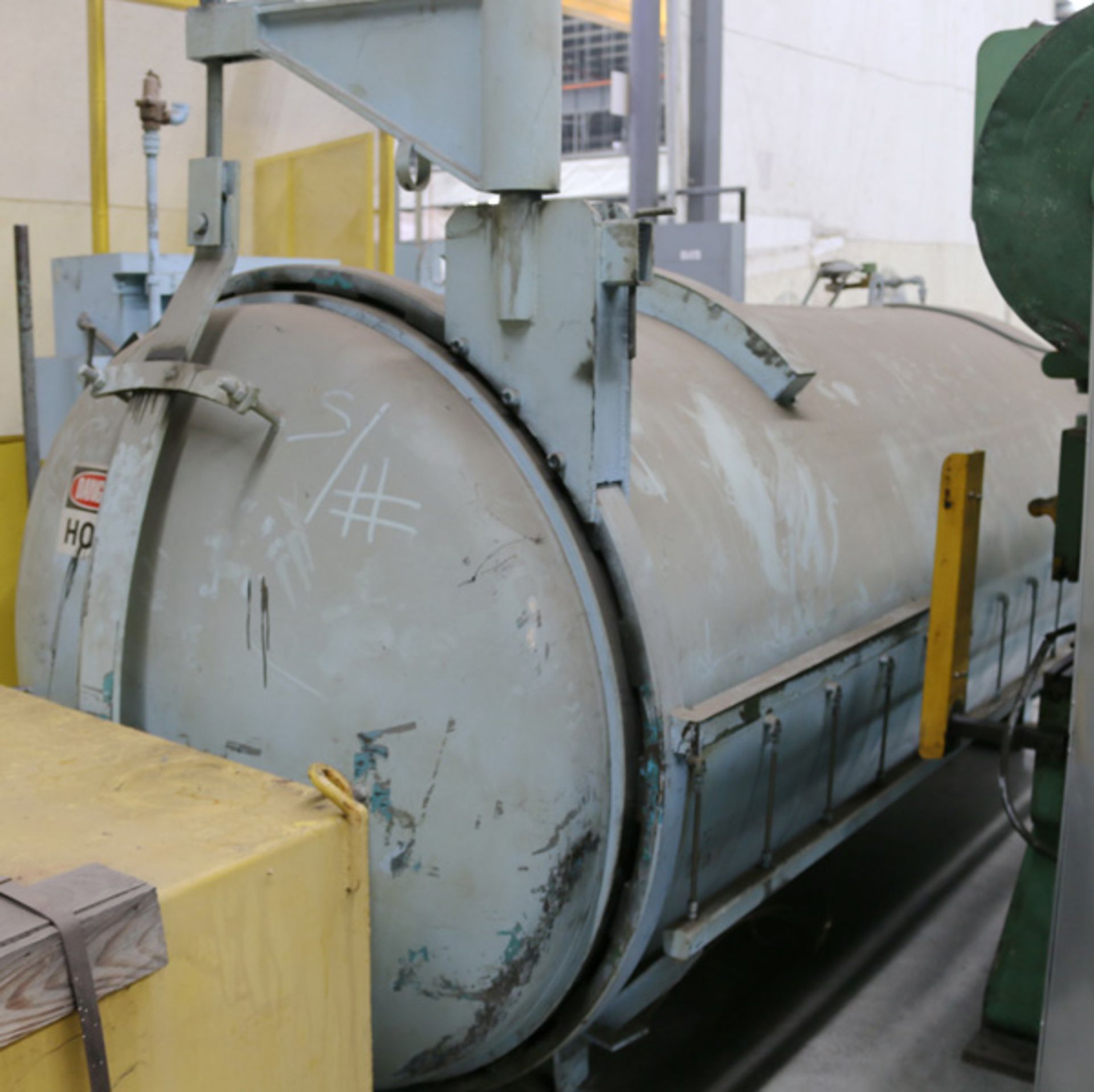 Bandag Heated Autoclave | 36" x 120" x 300 Degrees F, Located In: Huntington Park, CA - 8530HP