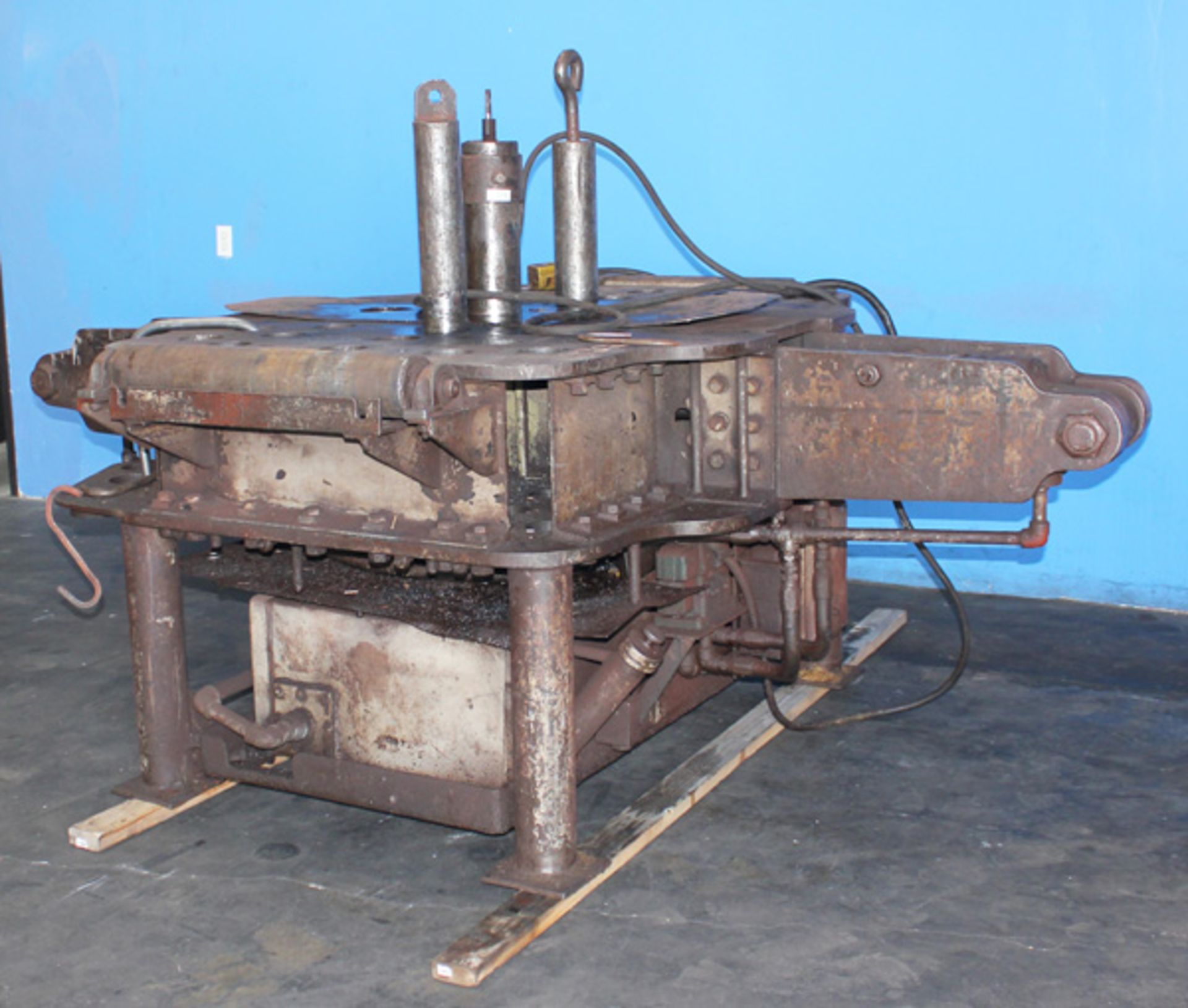 Bull Horizontal Universal Adjustable Cambering Machine | 100 Ton, Located In: Huntington Park, - Image 3 of 10