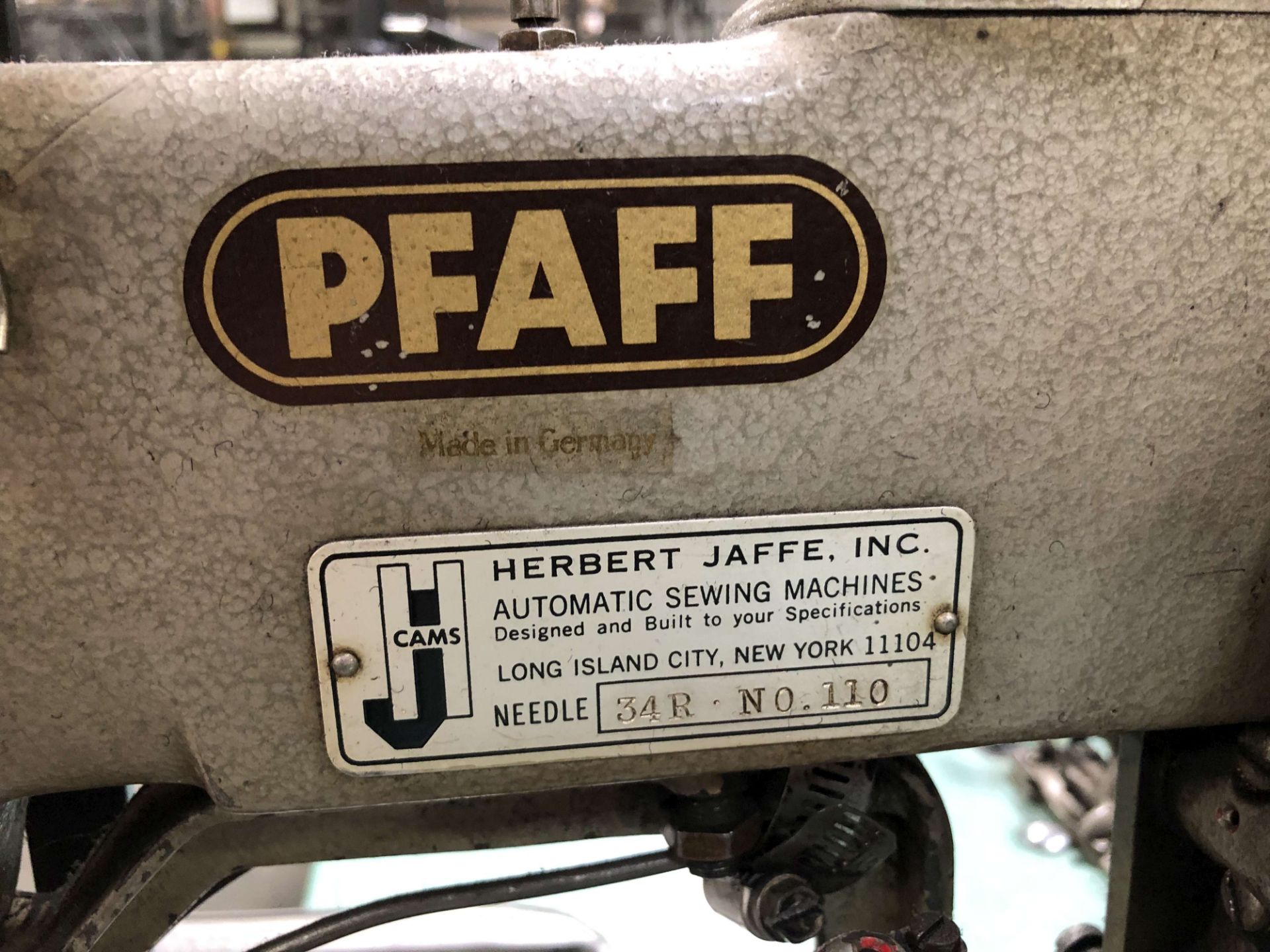 Pfaff Sewing Machine, Needle: 34R NO. 110 - Image 4 of 6