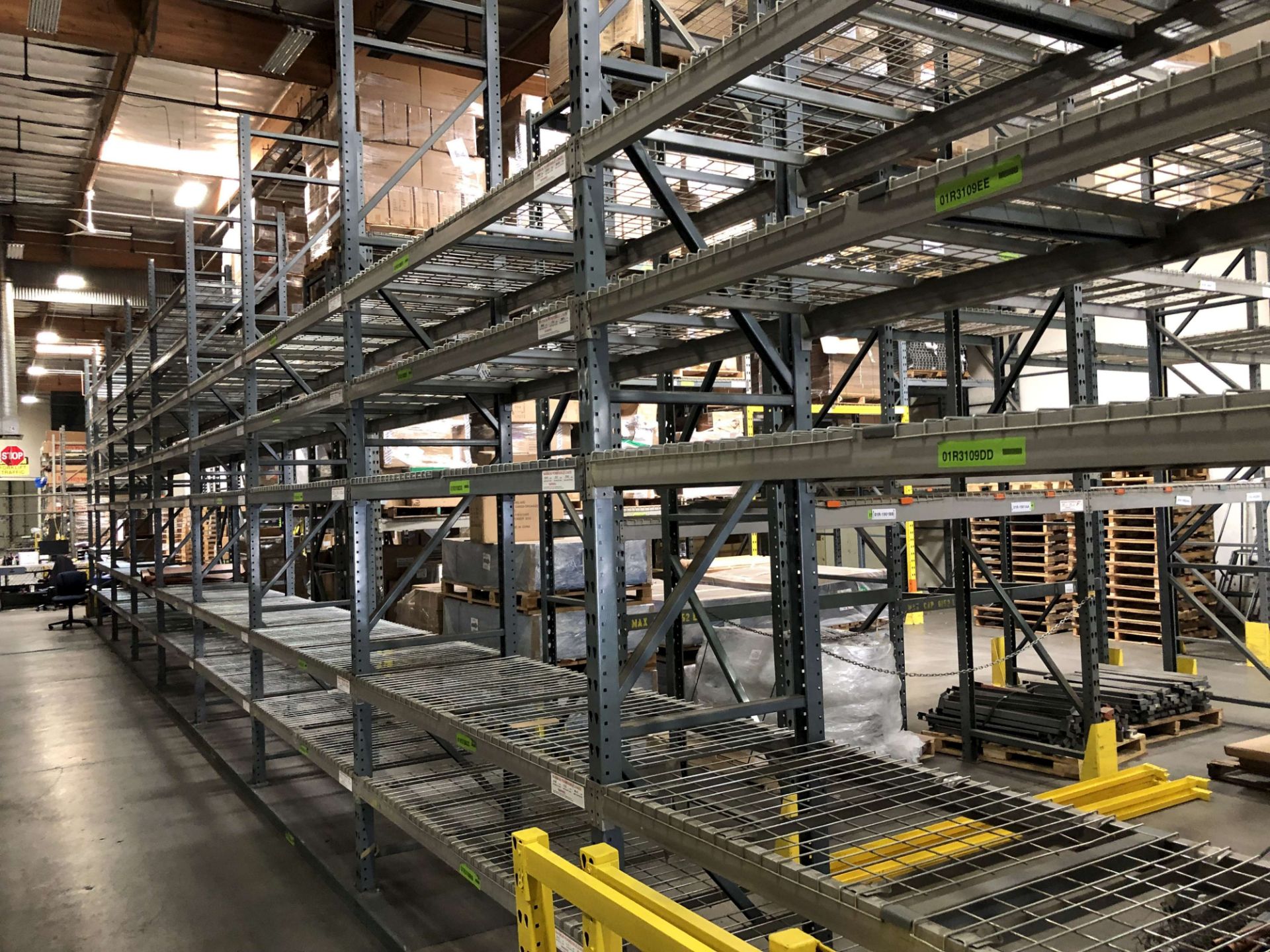 (21) Sections of Sammons Pallet Racking: (23) 16' H x 36" Uprights (3-1/4" x 3" Posts); (252) 96" - Image 5 of 10