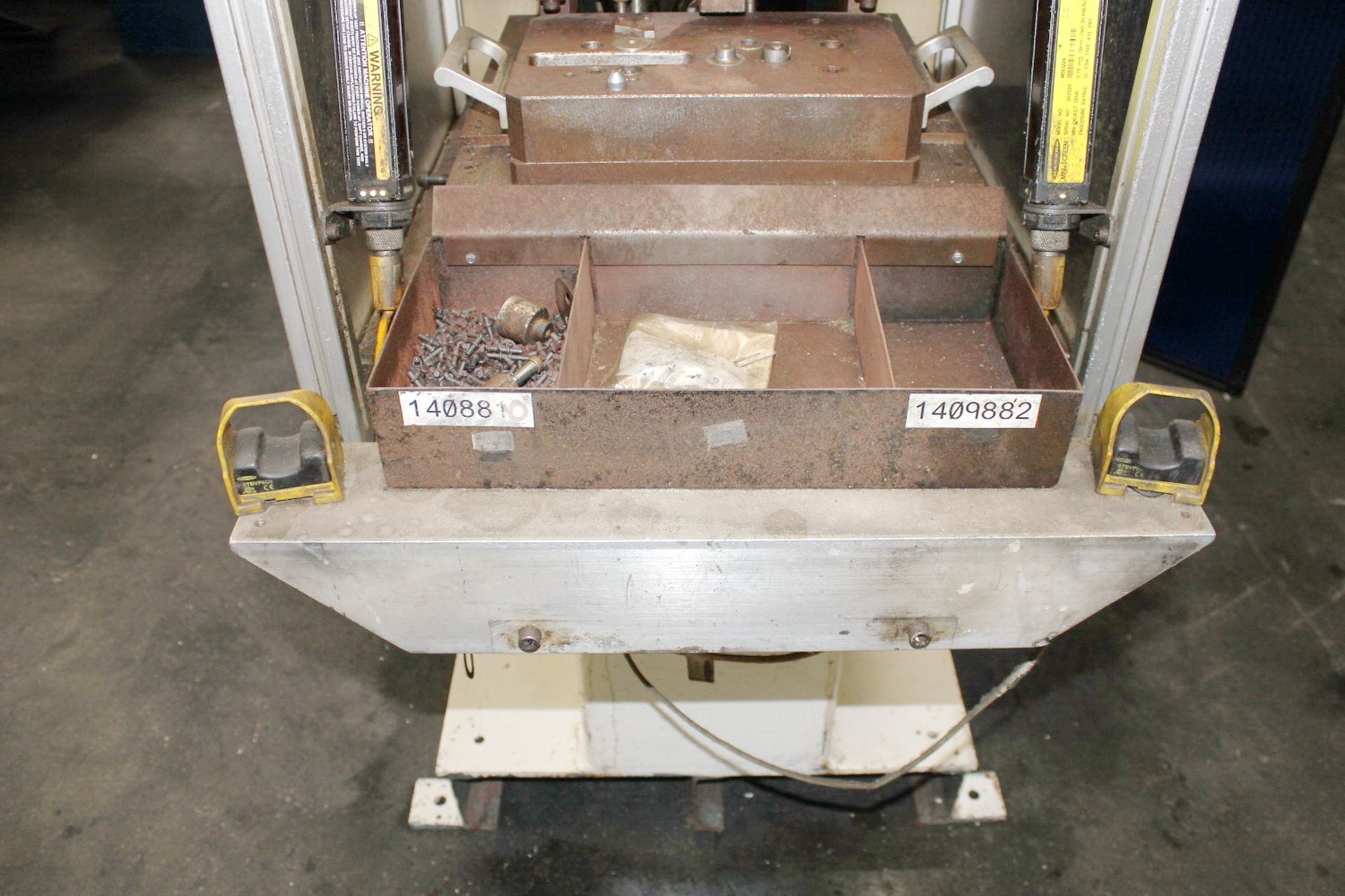 1997 Tox Pneumatic Toggle Punch Press | 30 Ton, Mdl: PCF-30 - Located In: Huntington Park, CA - - Image 11 of 15