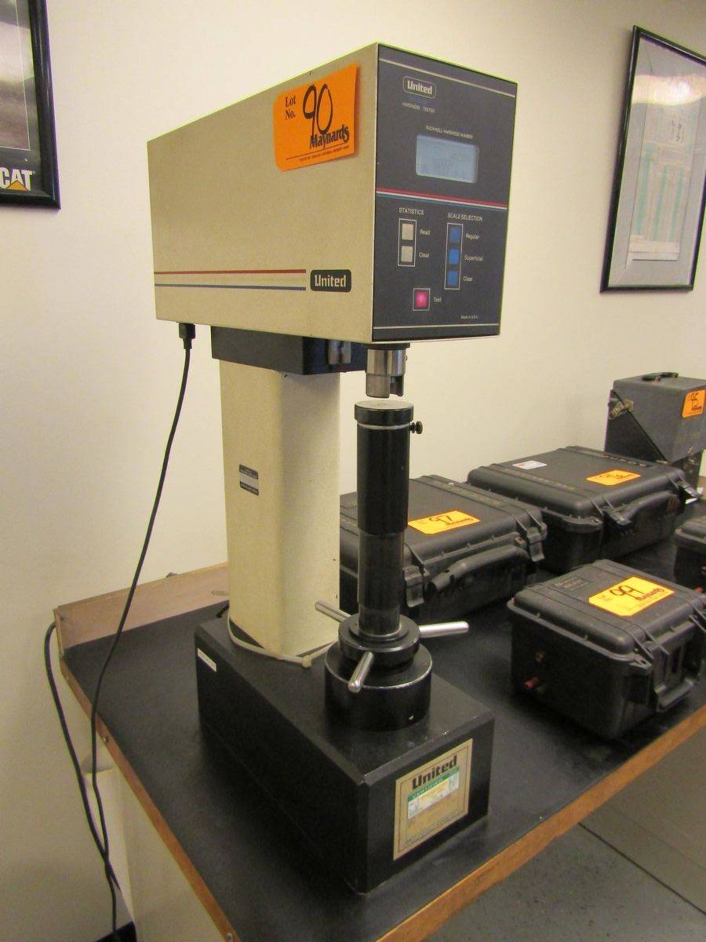 United UHT-10 Rockwell Hardness Tester