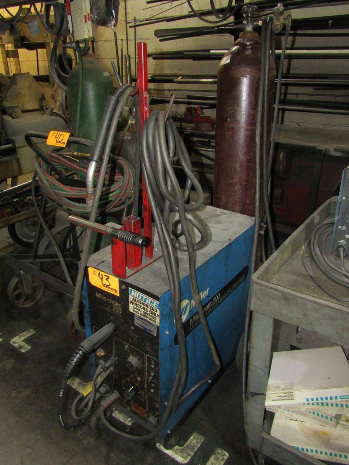 Miller Millermatic 200 CV-DC Arc Wedling Power Source w/ Built-In Wire Feeder - Image 2 of 7