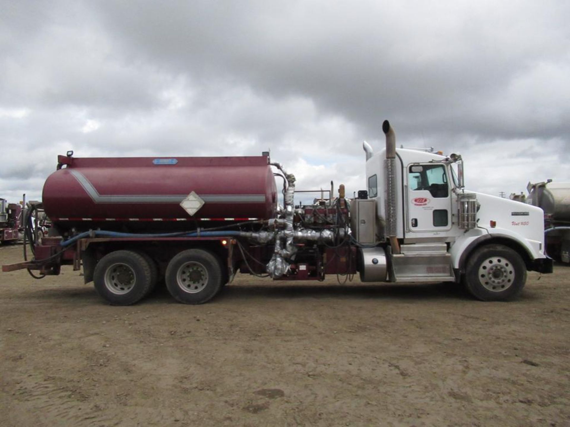 2012 KENWORTH T800 TANDEM PRESSURE TRUCK - Image 5 of 16