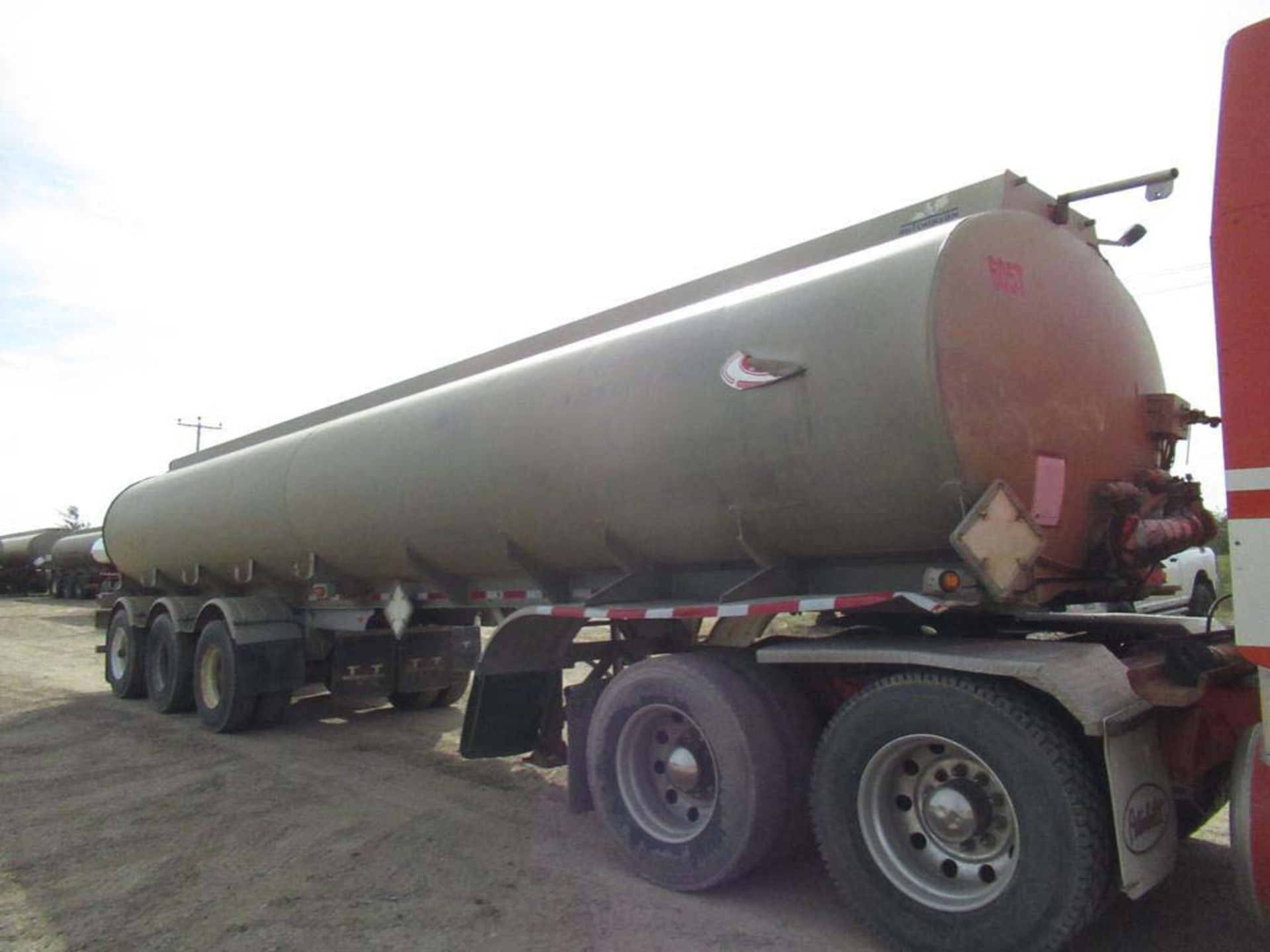 2010 HUTCHINSON TRA/REM TRIAXLE OIL HAULER TRAILER - Image 7 of 11