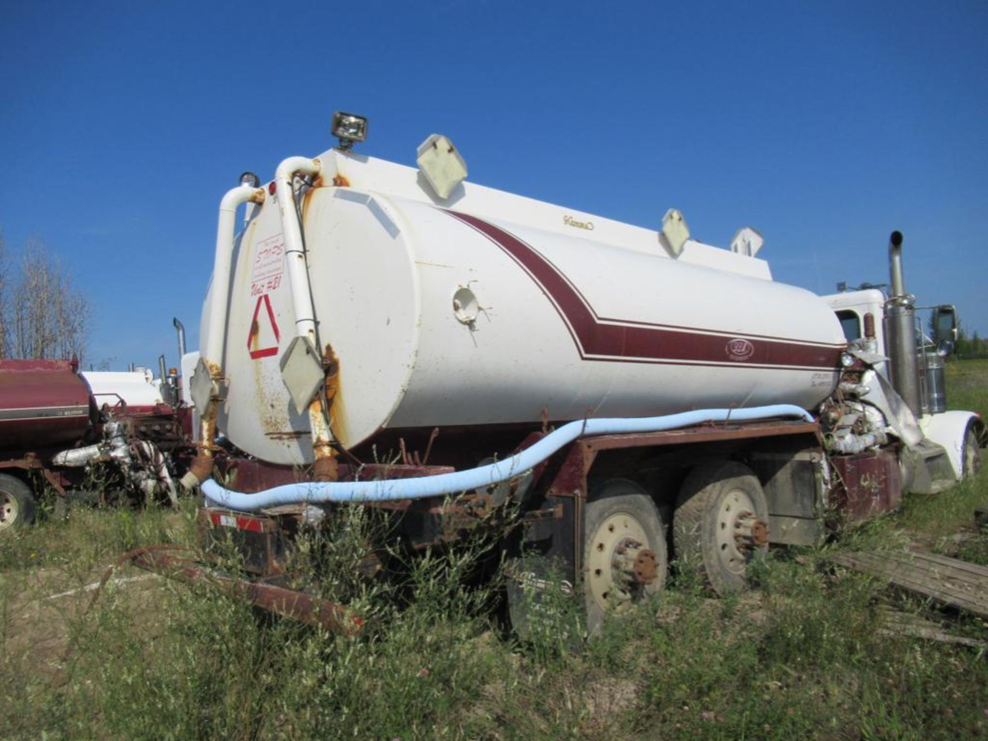 2004 PETERBUILT 378 TANDEM PRESSURE TRUCK - Image 6 of 13