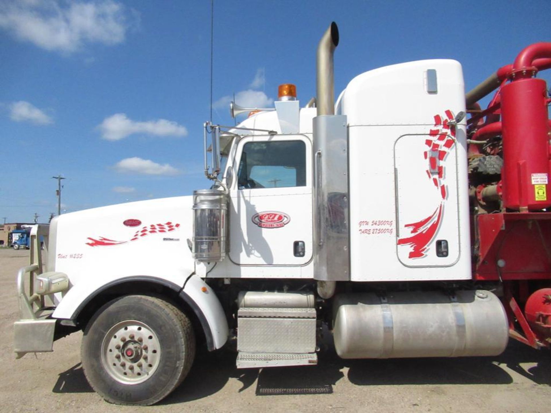 2015 PETERBILT 367 TRIAXLE SEMIVAC TRUCK - Image 20 of 27