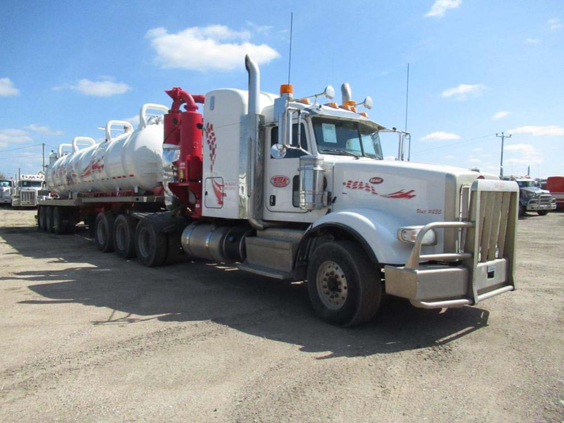 2015 PETERBILT 367 TRIAXLE SEMIVAC TRUCK - Image 4 of 27