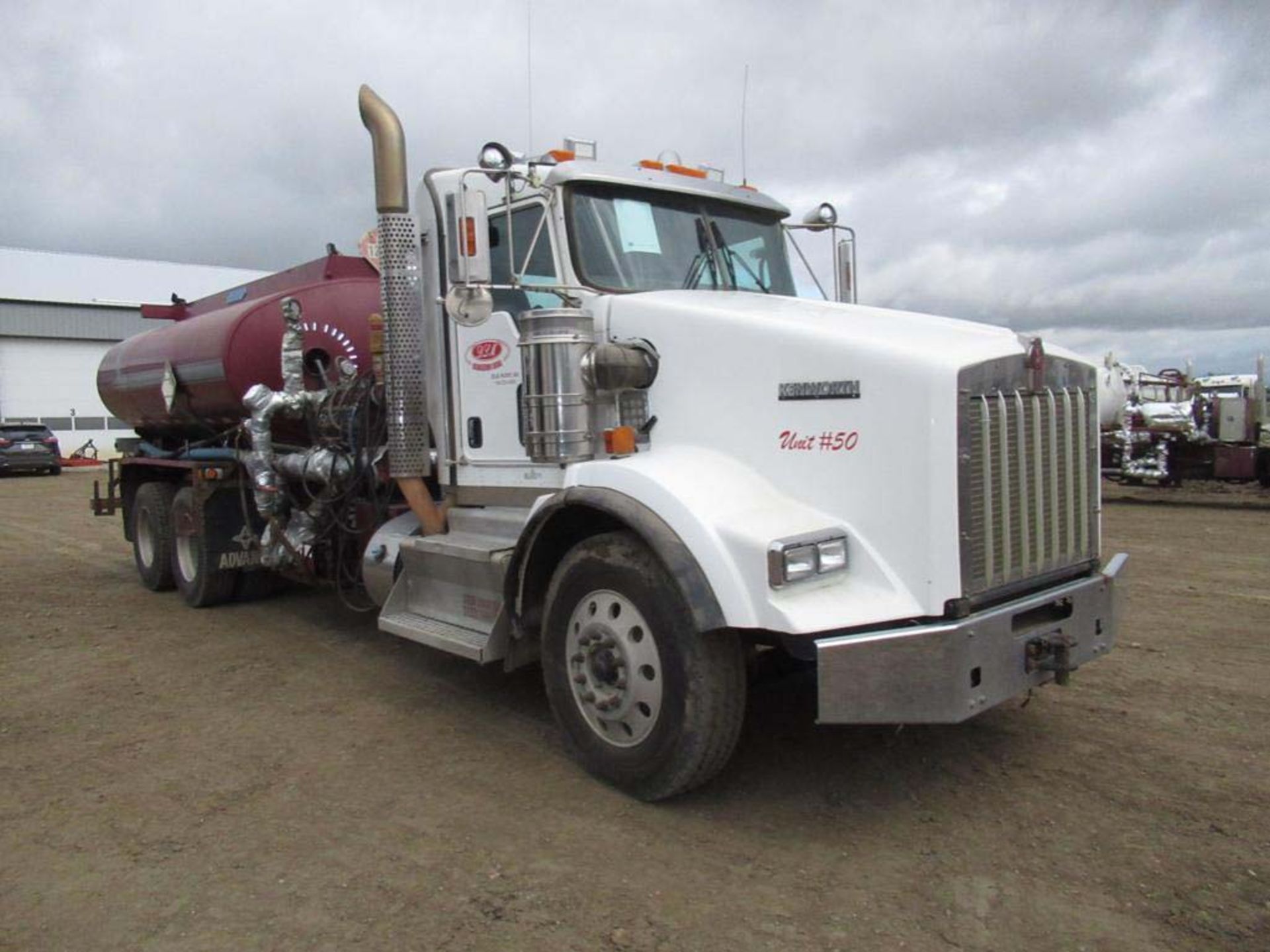 2012 KENWORTH T800 TANDEM PRESSURE TRUCK - Image 4 of 16