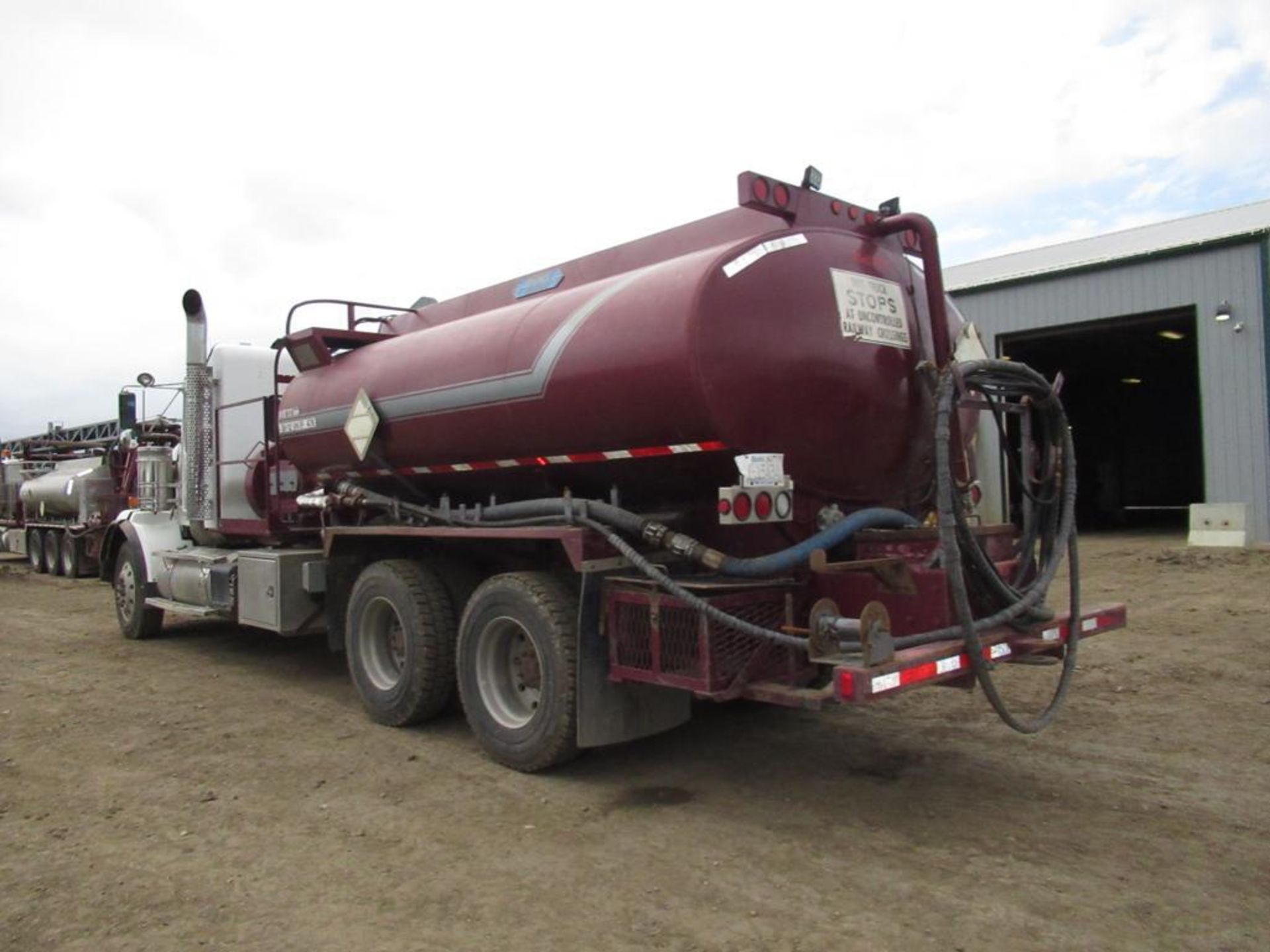 2012 KENWORTH T800 TANDEM PRESSURE TRUCK - Image 8 of 16