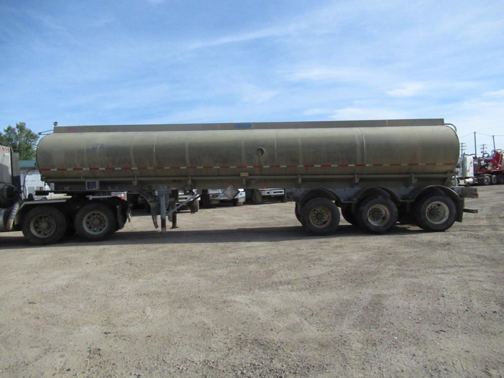 2012 ADVANCE DUNTE TRA/REM TRIAXLE OIL HAULER TRAILER - Image 2 of 10