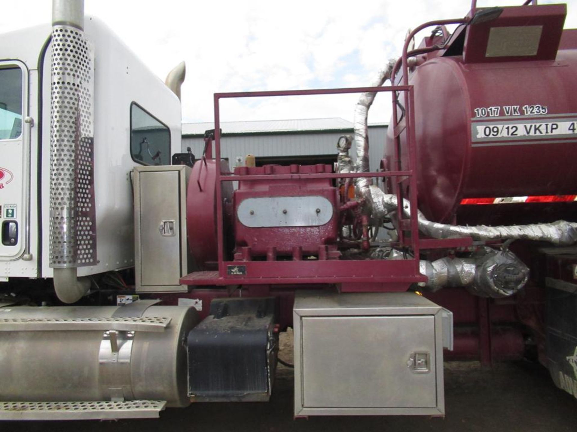 2012 KENWORTH T800 TANDEM PRESSURE TRUCK - Image 10 of 16