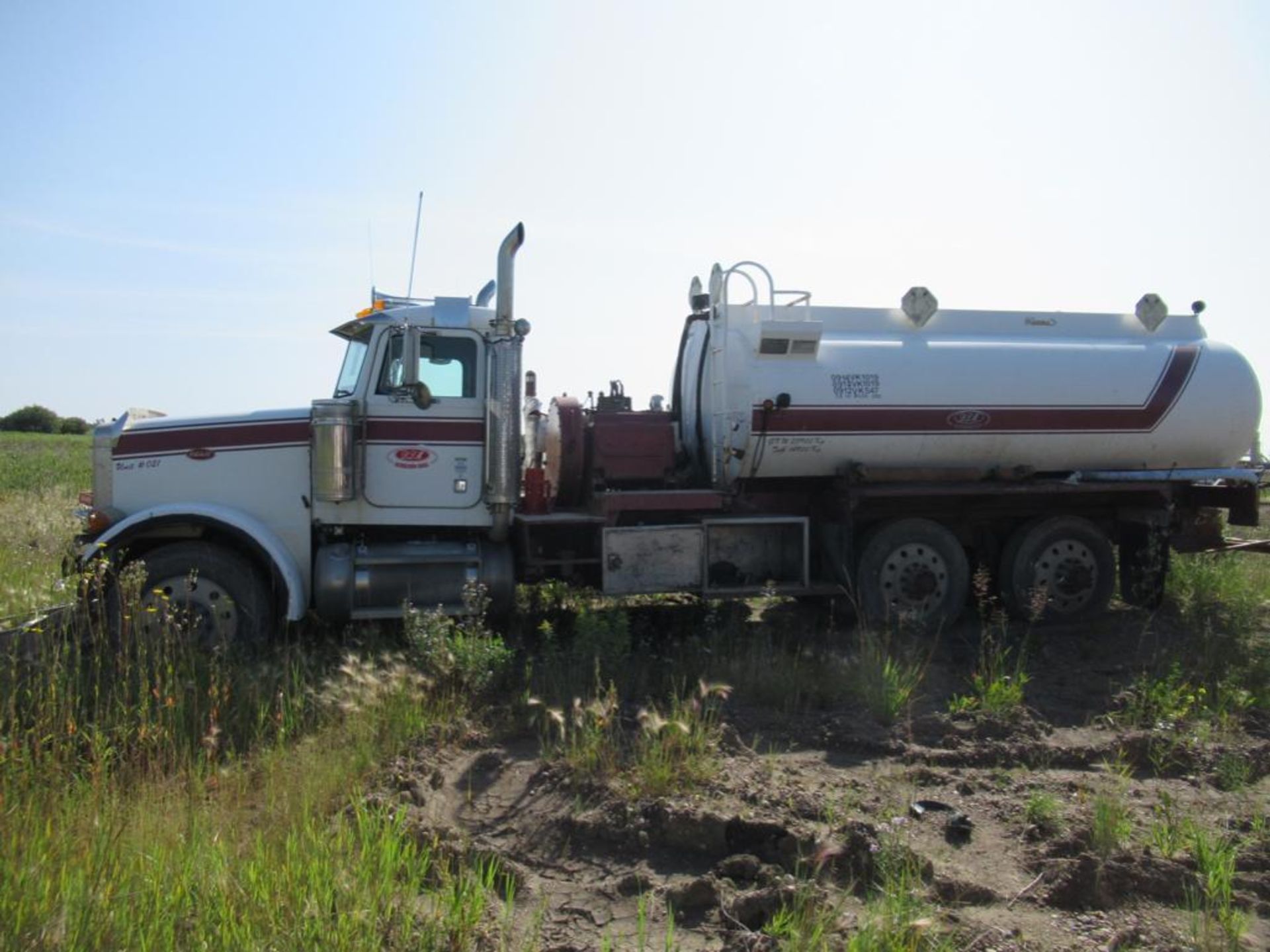 2004 PETERBUILT 378 TANDEM PRESSURE TRUCK