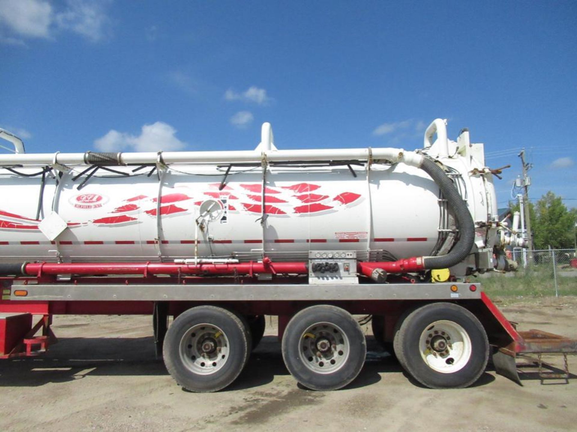 2015 PETERBILT 367 TRIAXLE SEMIVAC TRUCK - Image 10 of 27