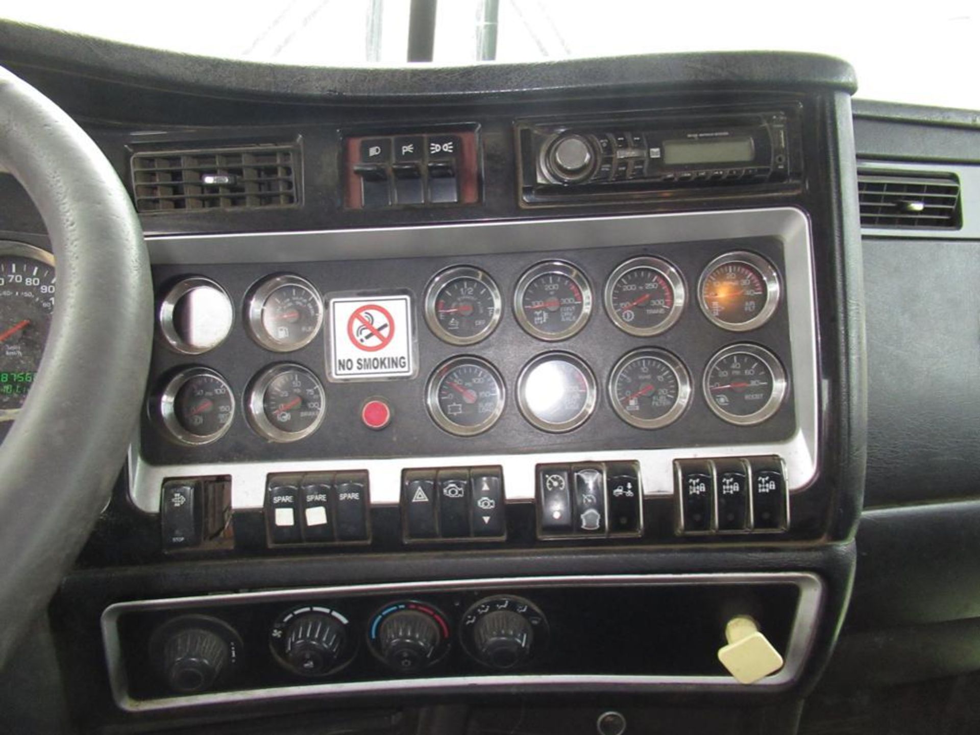 2012 KENWORTH T800 TANDEM PRESSURE TRUCK - Image 14 of 16