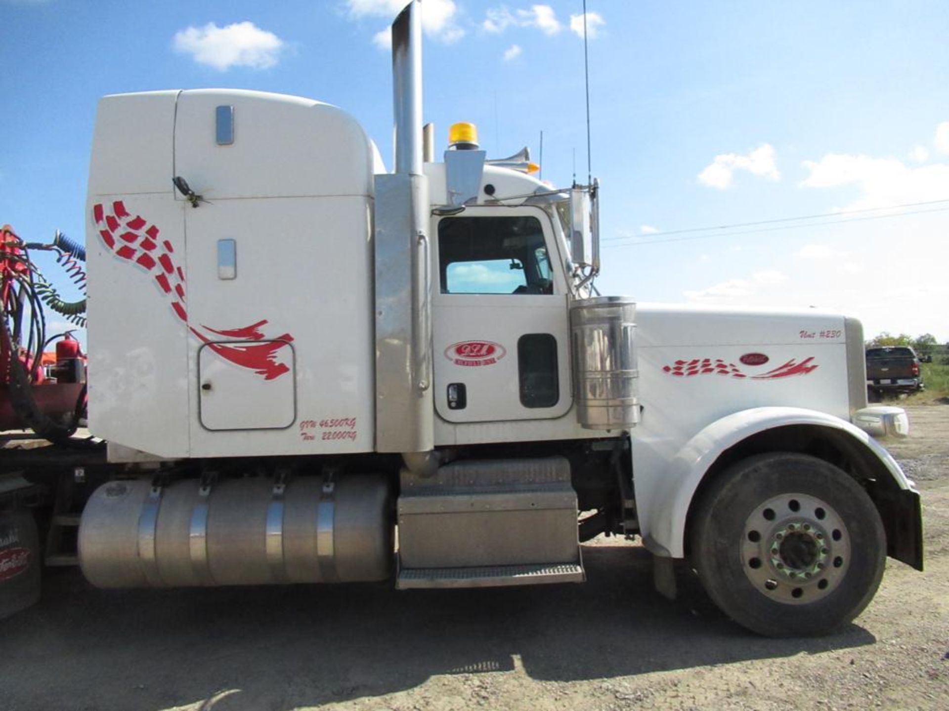 2014 PETERBILT 388 TANDEM SEMIVAC TRUCK - Image 24 of 30