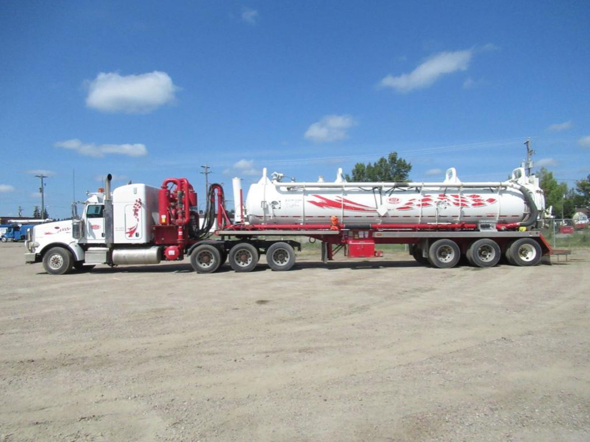 2015 PETERBILT 367 TRIAXLE SEMIVAC TRUCK - Image 2 of 27