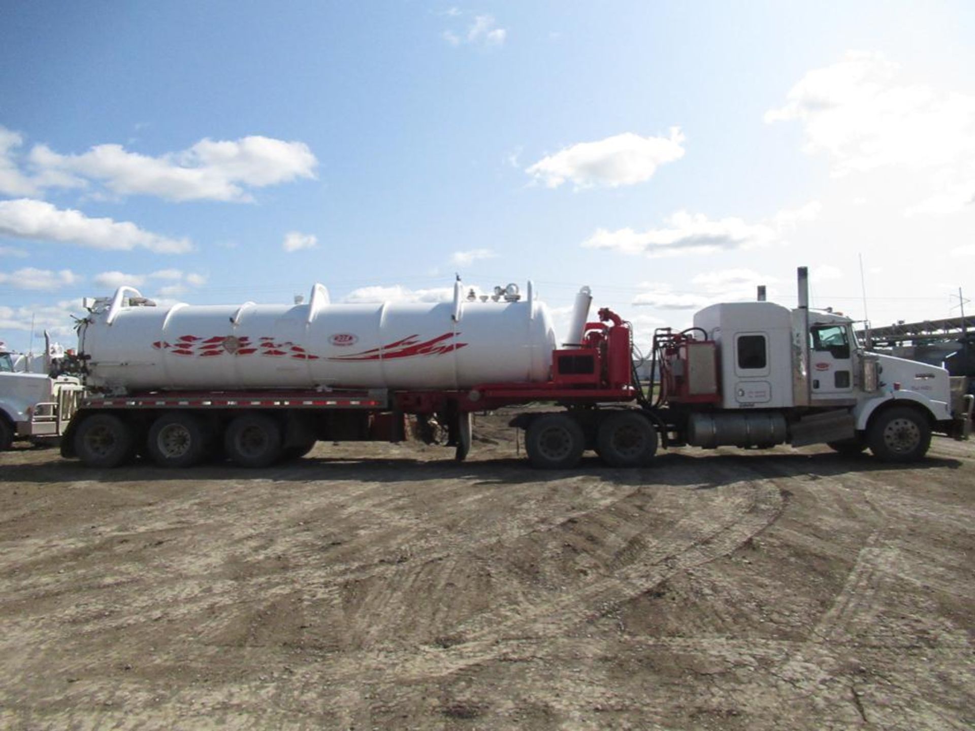 2009 KENWORTH T800 TANDEM SEMIVAC TRUCK - Image 15 of 30