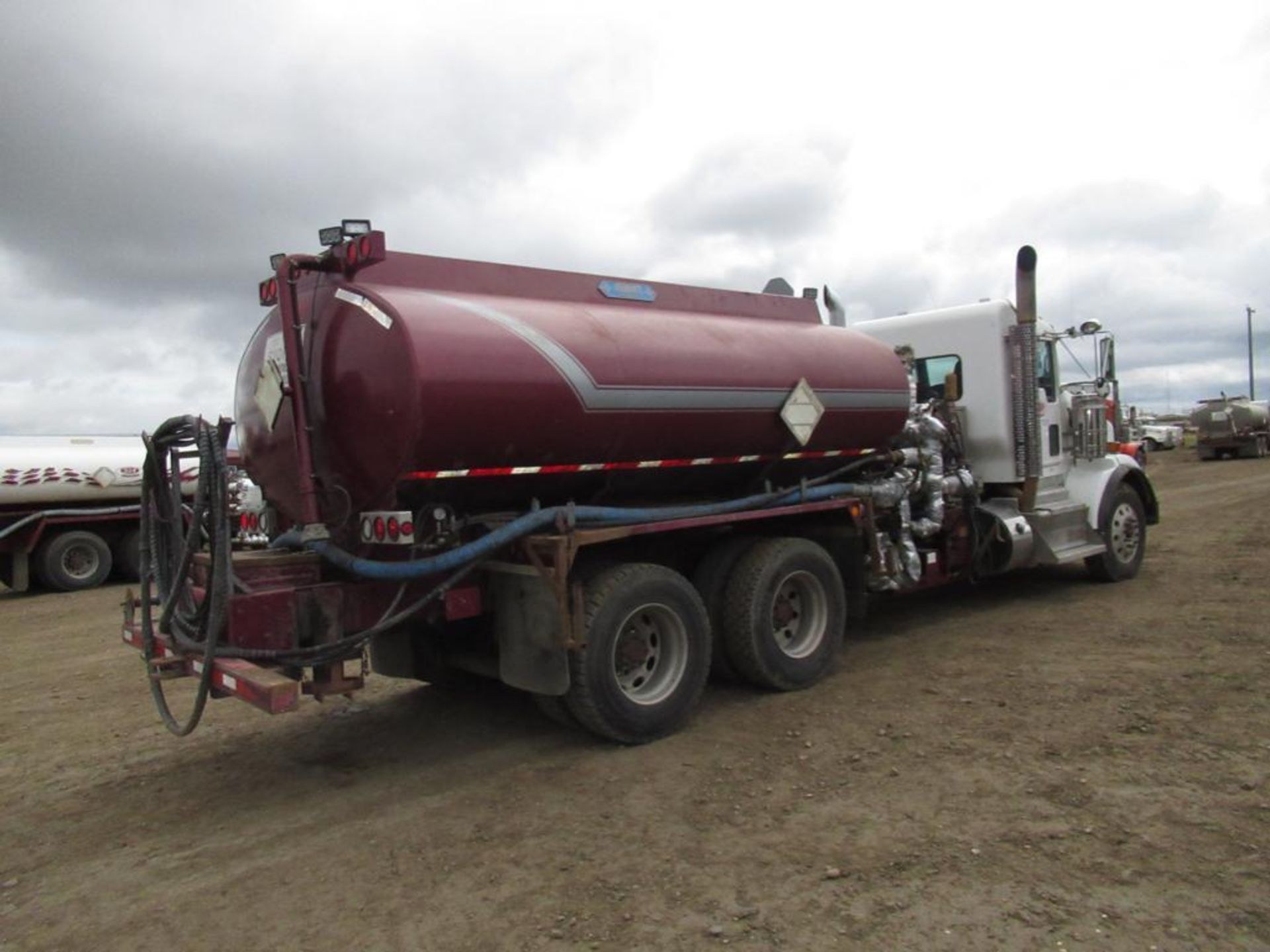 2012 KENWORTH T800 TANDEM PRESSURE TRUCK - Image 6 of 16