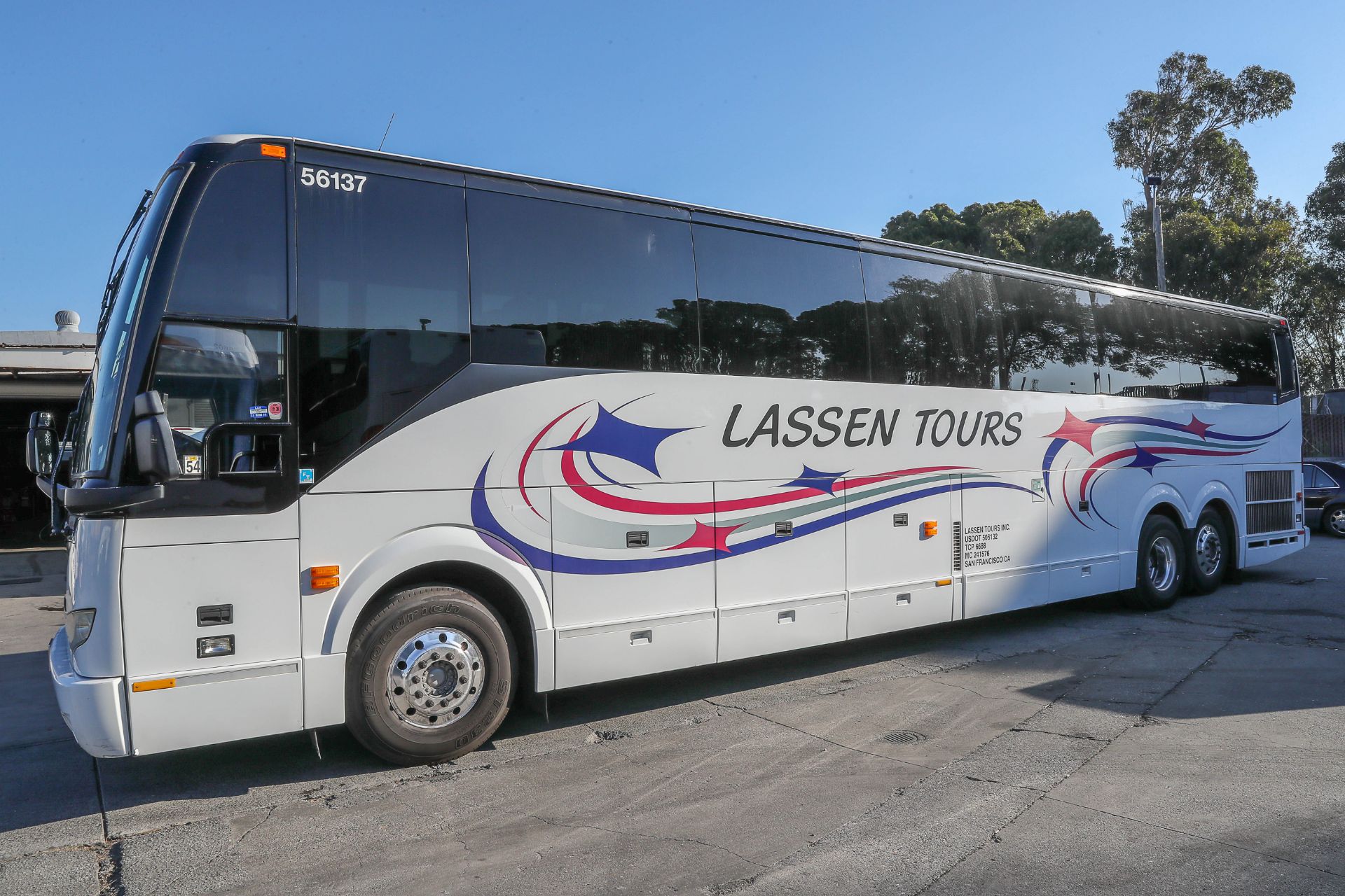 2013 Prevost H3-45 Charter Bus, 56 Seats, Volvo Engine, Allison Transmission