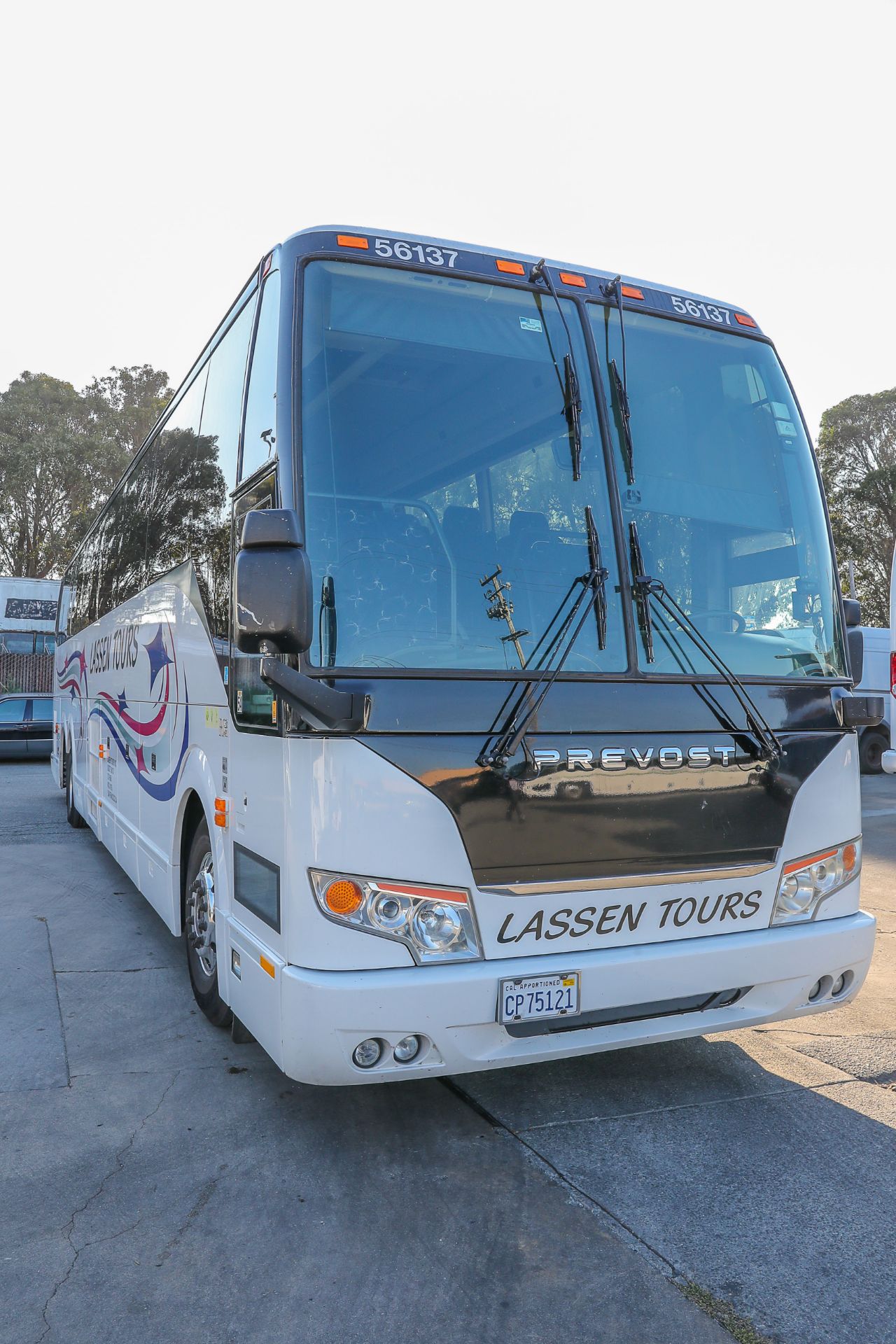 2013 Prevost H3-45 Charter Bus, 56 Seats, Volvo Engine, Allison Transmission - Image 3 of 16