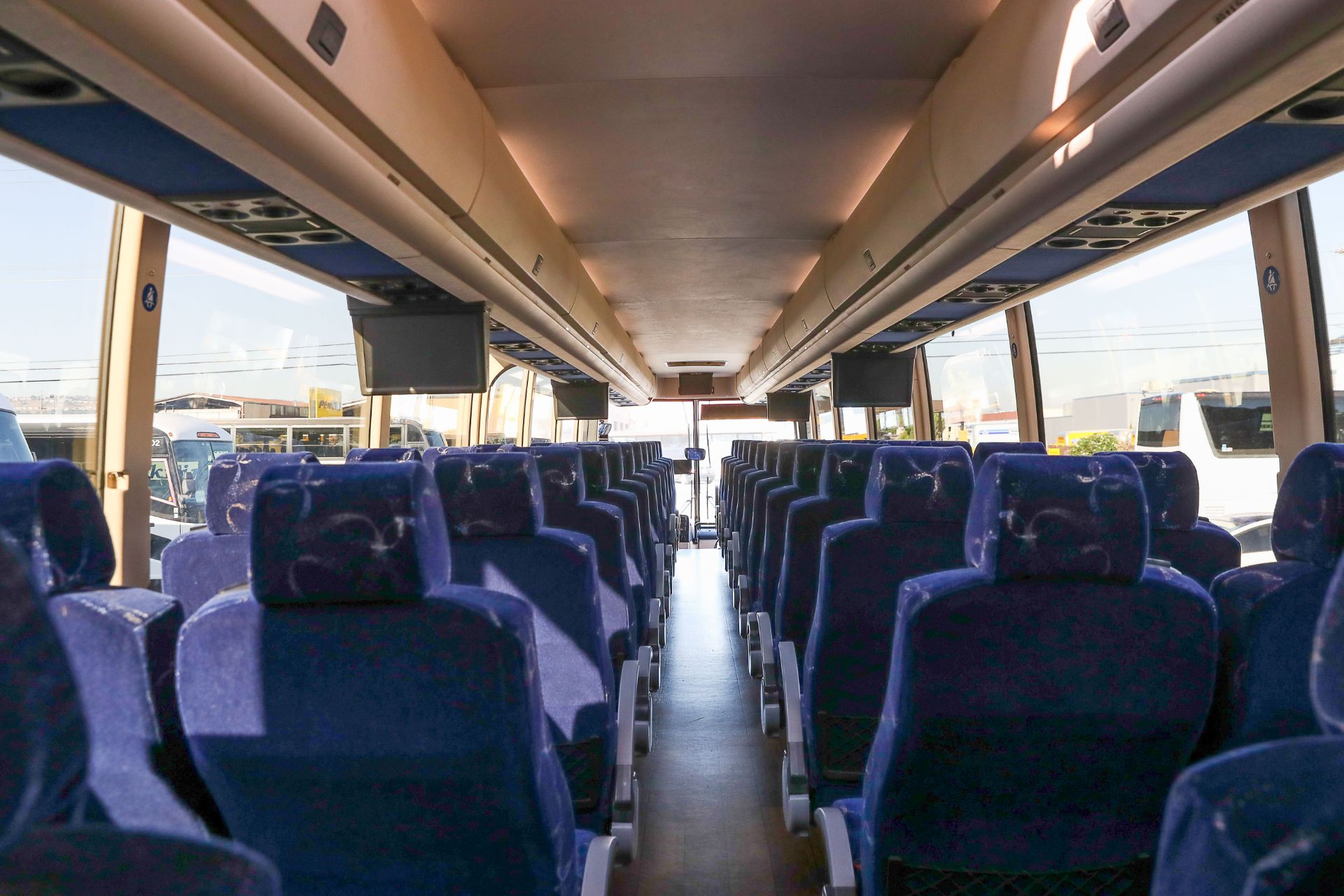 2013 Prevost H3-45 Charter Bus, 56 Seats, Volvo Engine, Allison Transmission - Image 11 of 16