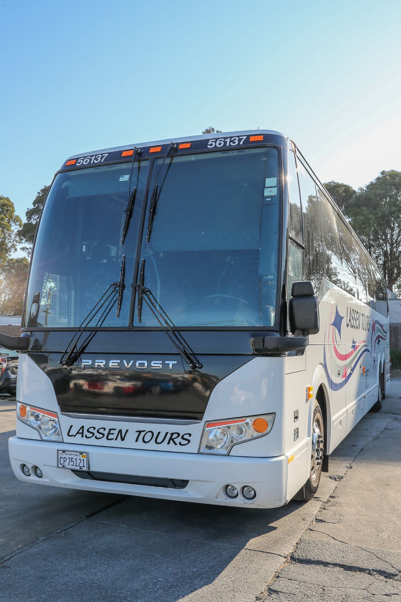 2013 Prevost H3-45 Charter Bus, 56 Seats, Volvo Engine, Allison Transmission - Image 2 of 16