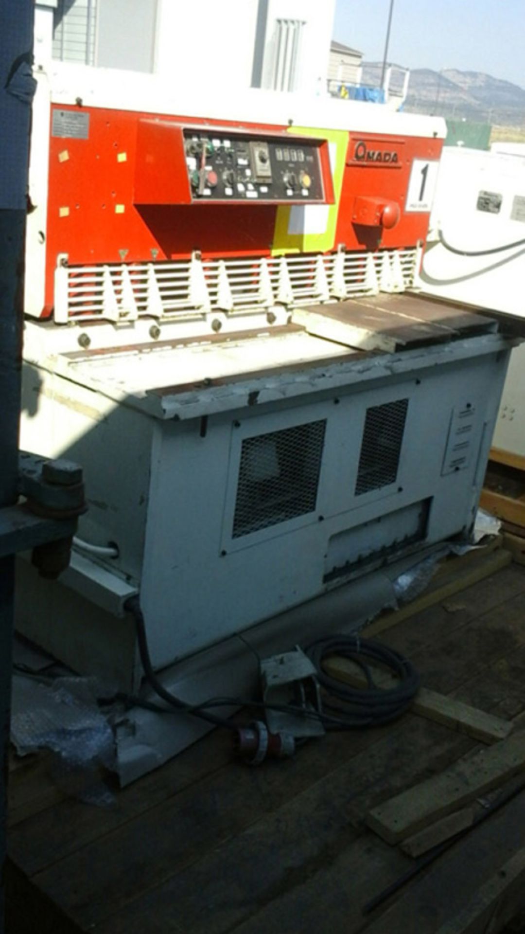 1984 Amada Hydraulic Power Shear | 10 Ga. x 4', Mdl: S-1232, S/N: 12321431 - 6995P - Image 3 of 6