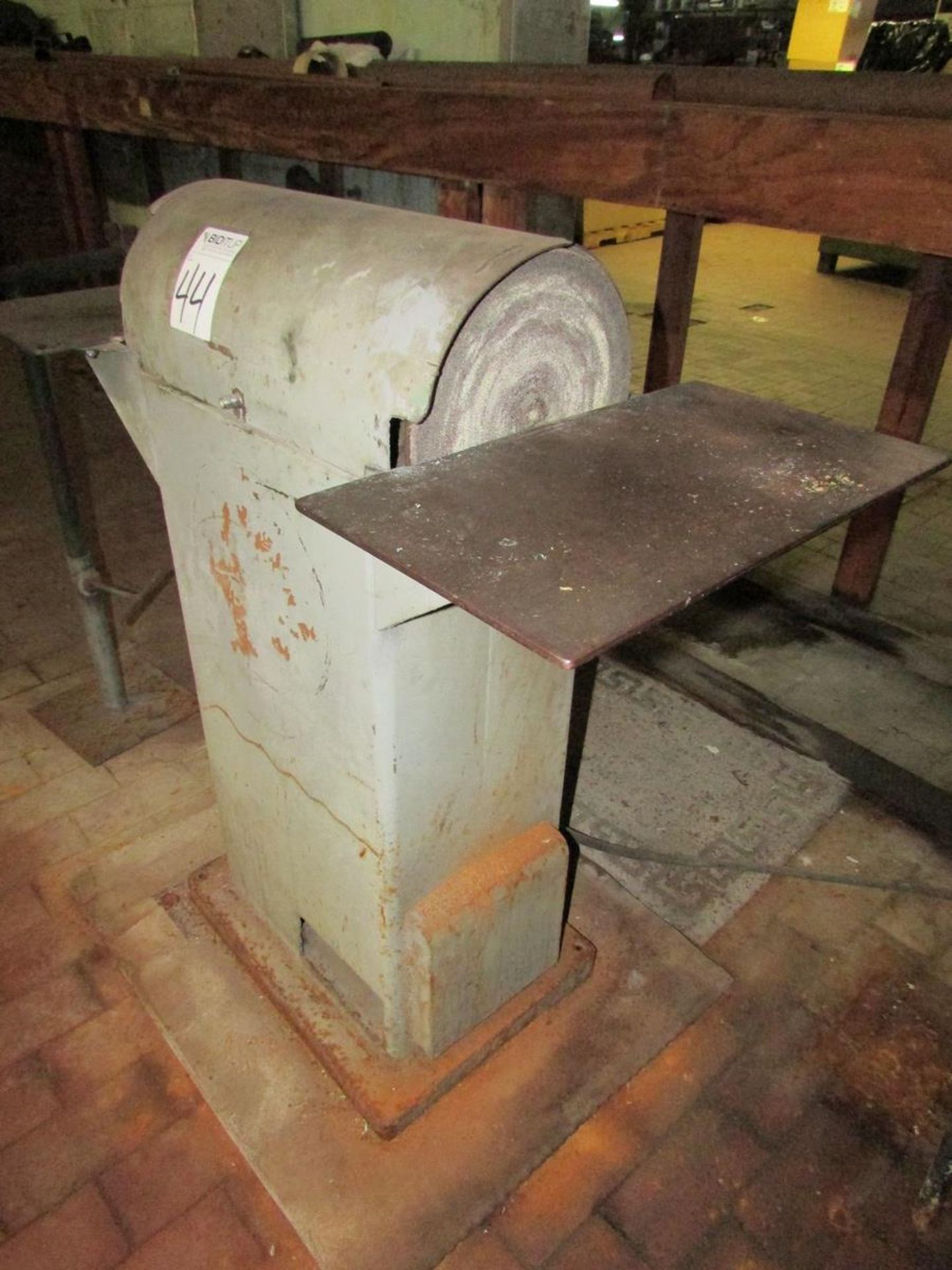 10" Double End Disc Sander, 18"x10" Sanding Tables, 115V - Image 6 of 6