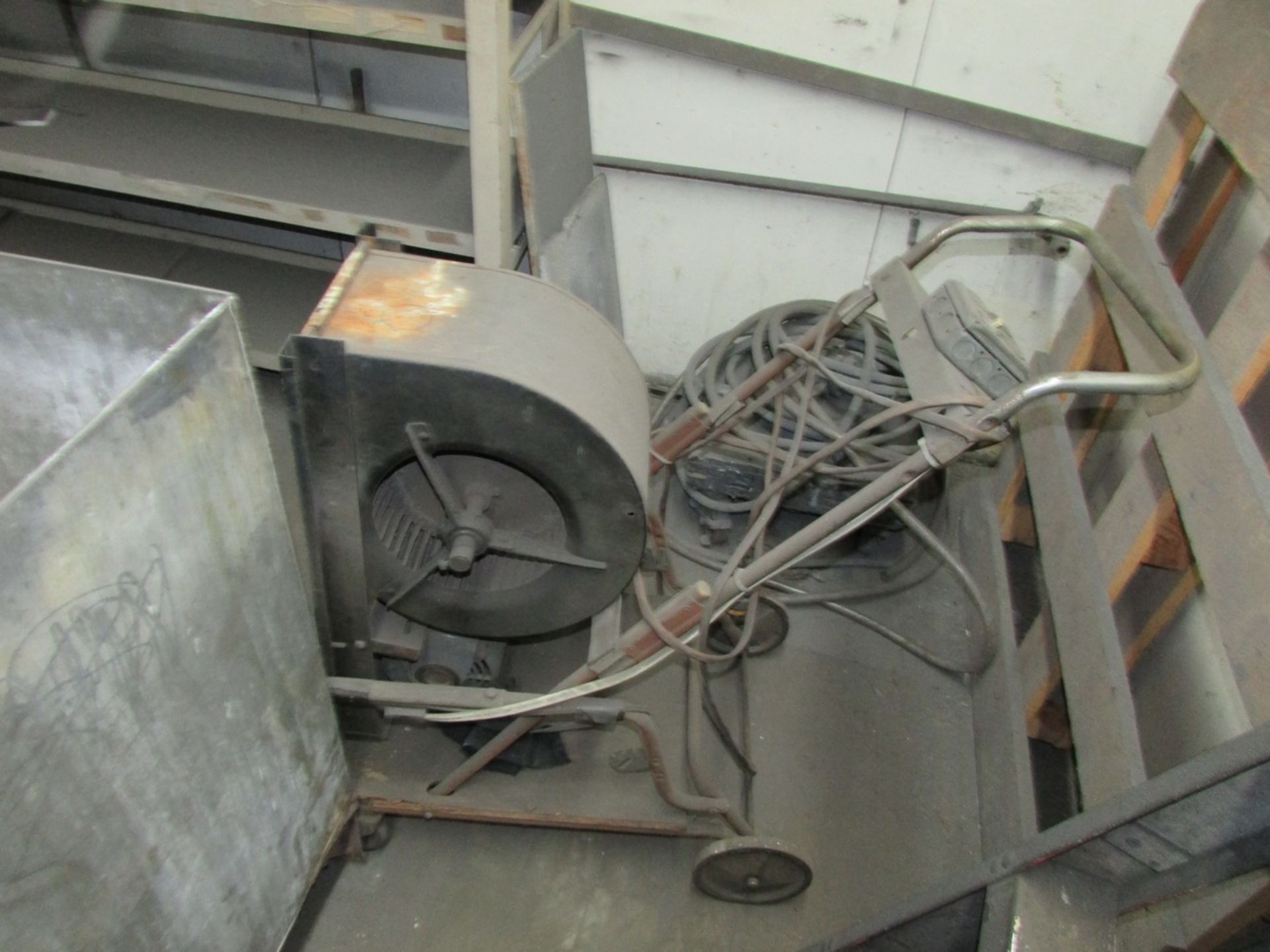 Remaining Equipment of Paintshop, To Include 10'x12'x7' Paint booth with Dwyer 25 Manometer, HVLP - Image 8 of 20