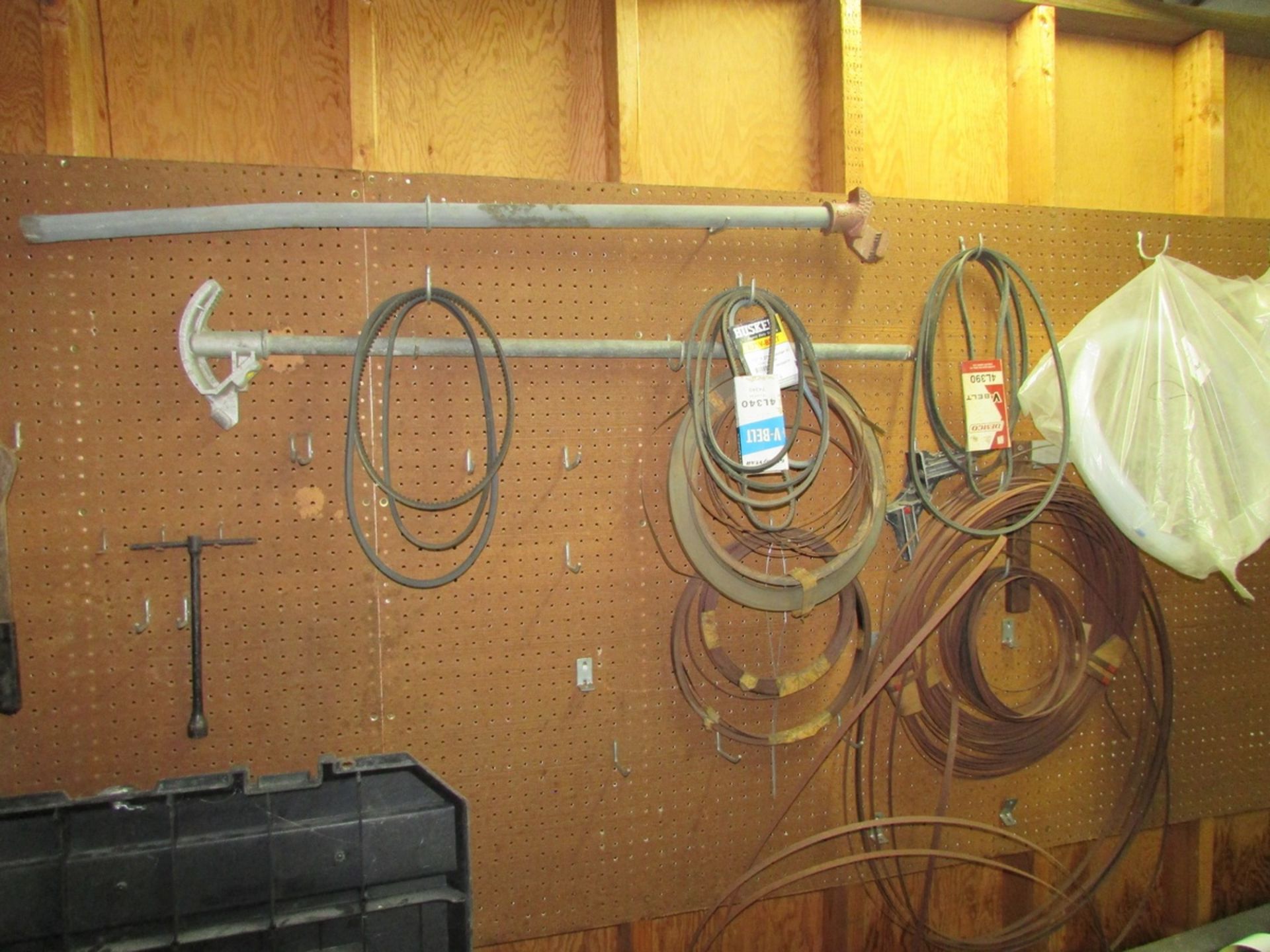 Contents of Tool Room, To Include Adjustable Shelving Units, Assorted Hand Tools, Pipe Wrenches, - Image 17 of 32