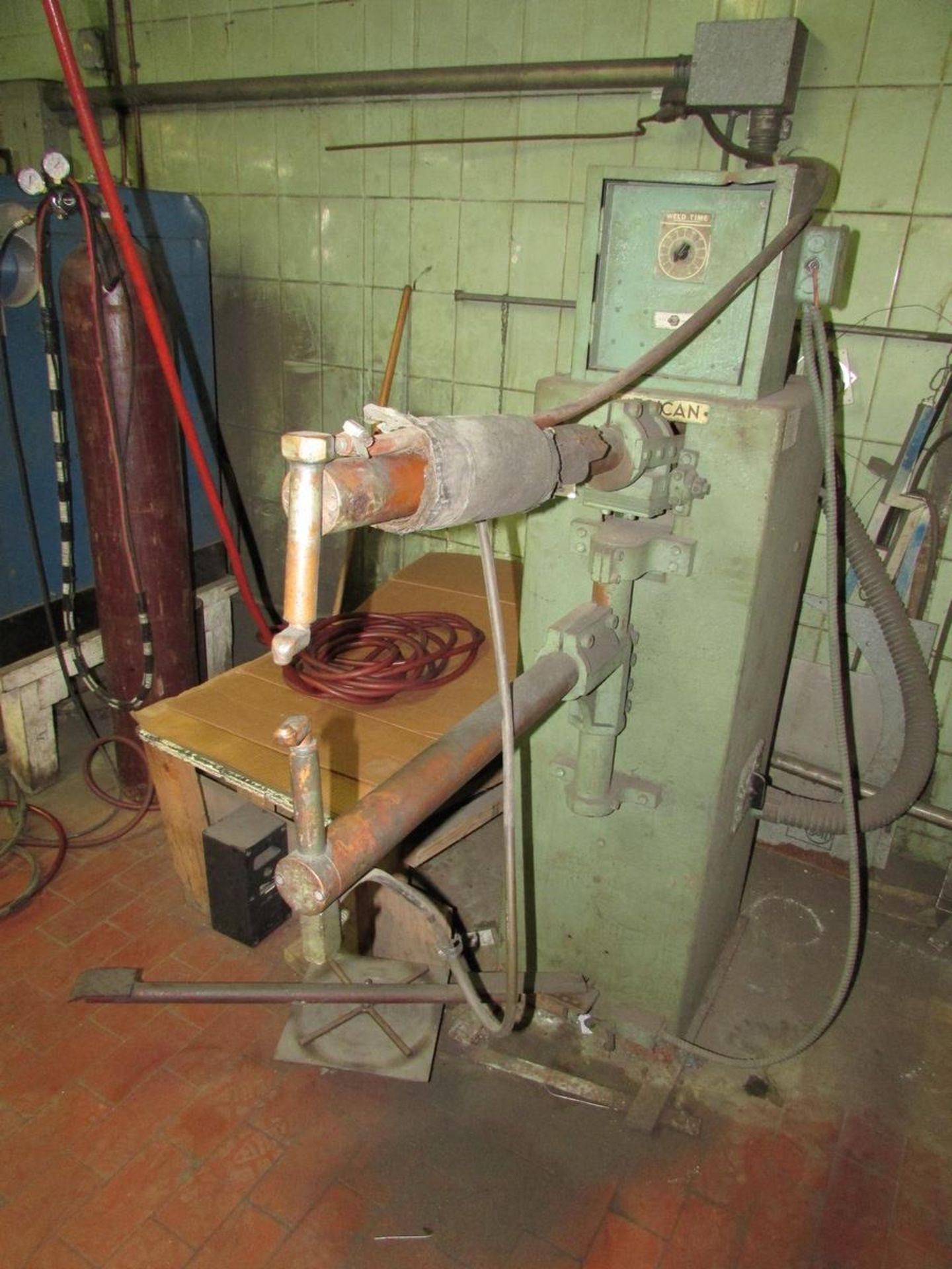 American Industrial Equipment Corp. 2SR24M 40KVA Spot Welder, 180A 220V 50-60Hz, 24" Throat