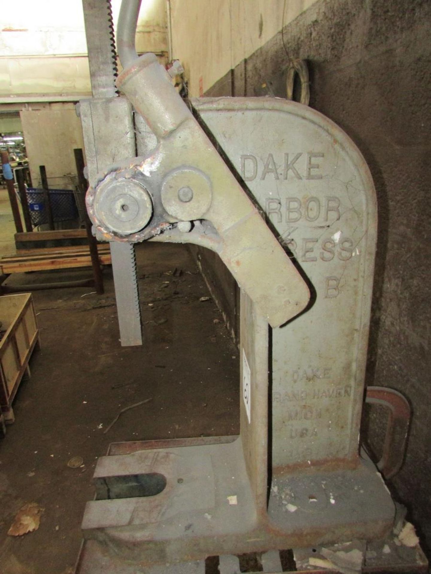 Dake 1-1/2B Pedestal Arbor Press, 7" Throat, 18" Stroke, 18-1/4" Opening - Image 5 of 6