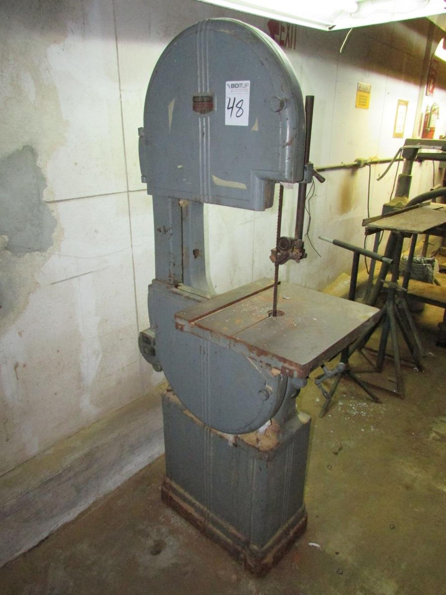 Walker-Turner Vertical Bandsaw, 16" Throat, 18"x17" Adjustable Tilt Table, 115V, S/N: 11356390 - Image 2 of 9