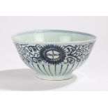 Qing Chinese export bowl decorated in blue and white with mark to the base, 19.5cm diameter 9.5cm