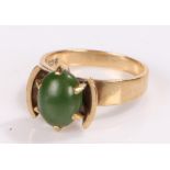 9 carat god ring, set with an oval green stone