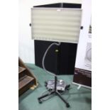 Floor standing lamp, for picture inspection