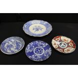 Japanese Imari porcelain plate, together with a serving dish, and two further plates, (4)